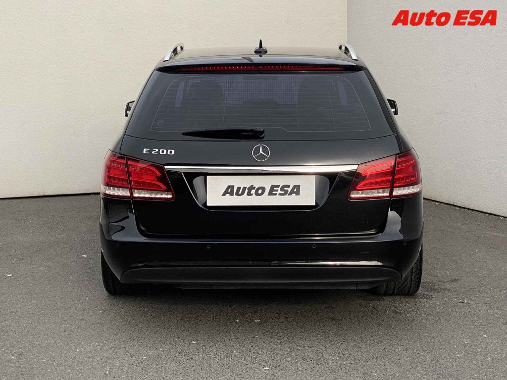 Mercedes-Benz Třídy E, 2.0 E200,AT - fotka 5