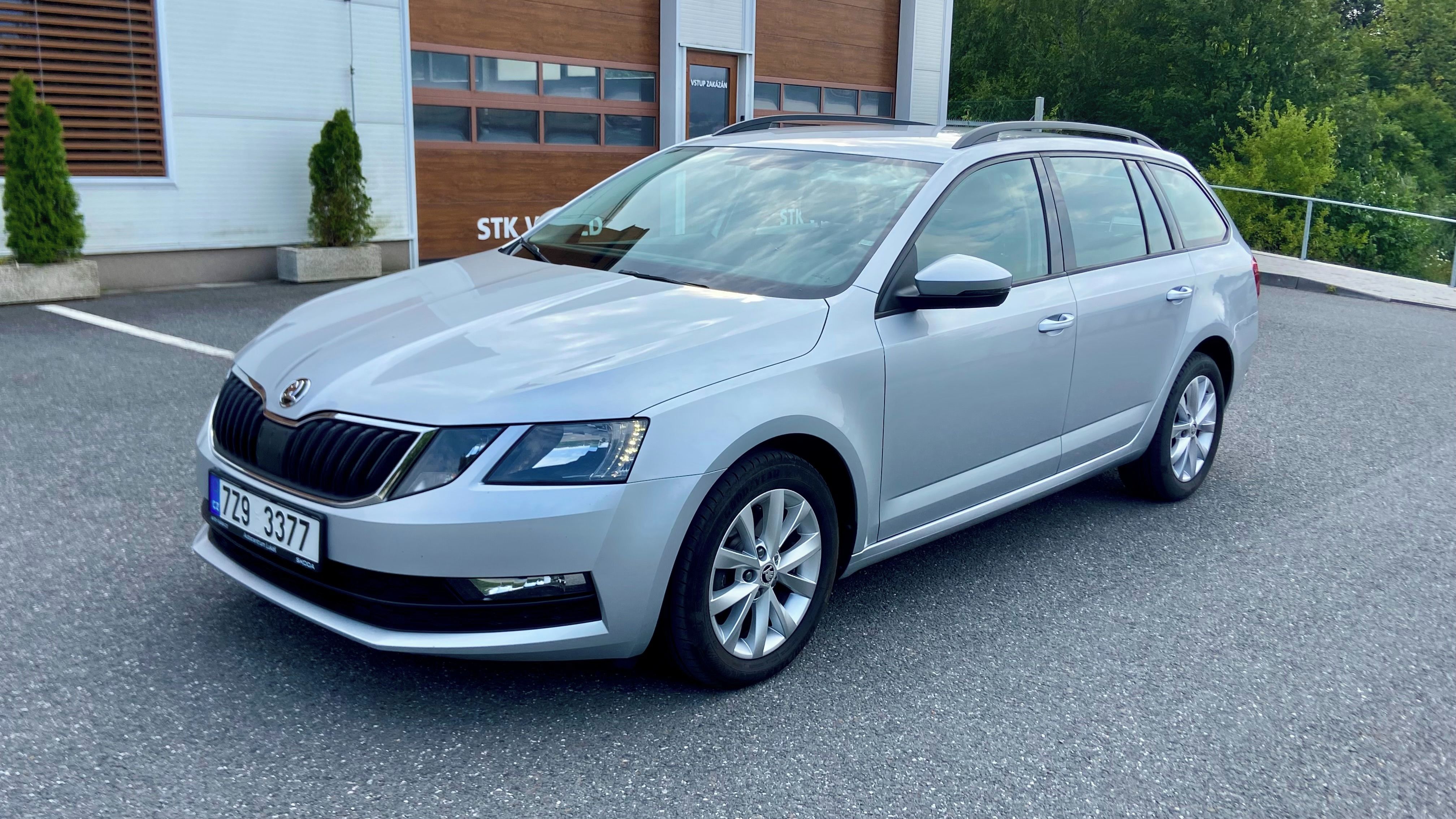 Škoda Octavia, 1.6 TDI DSG 85 KW EXECUTIVE - fotka 2