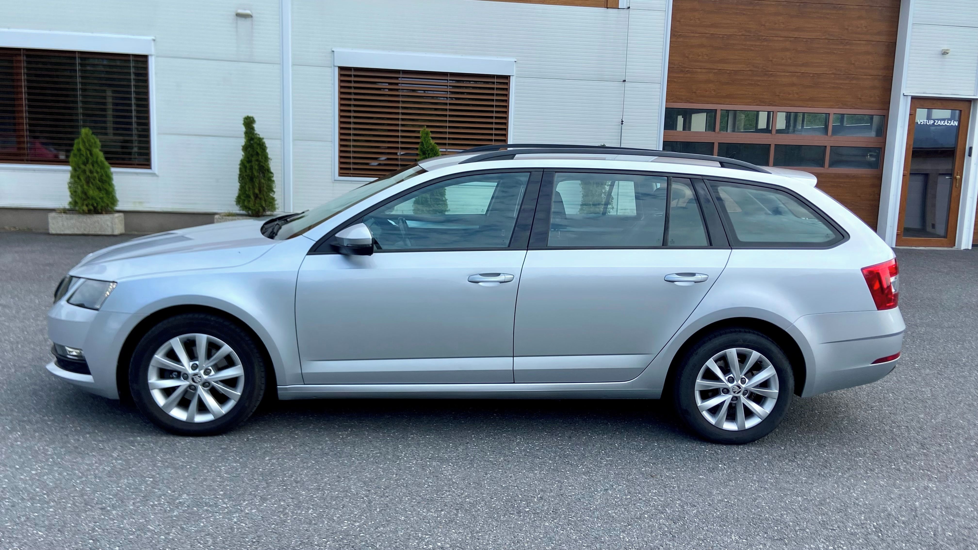 Škoda Octavia, 1.6 TDI DSG 85 KW EXECUTIVE - fotka 4