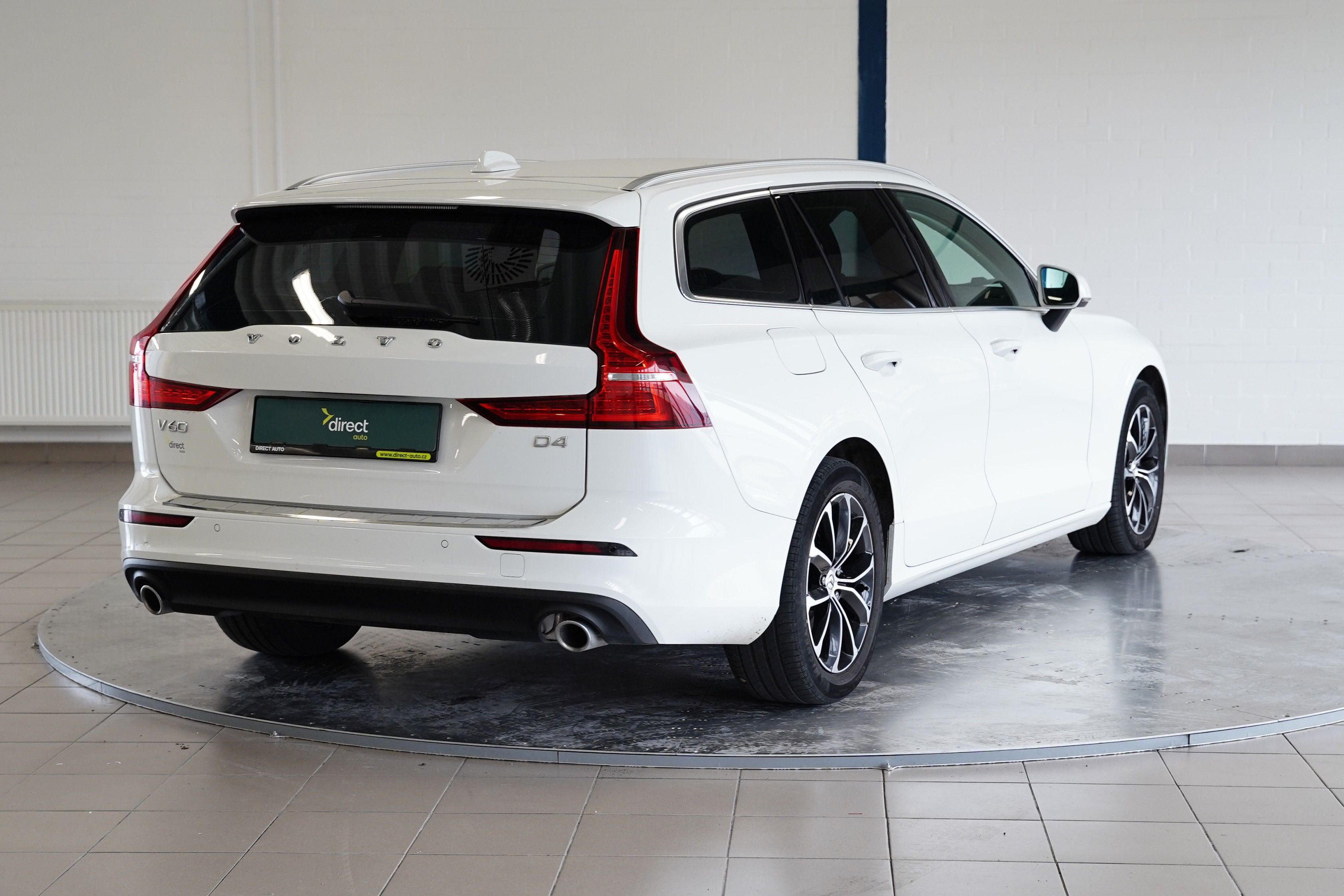 Volvo V60, D4 140 kW Momentum - fotka 2