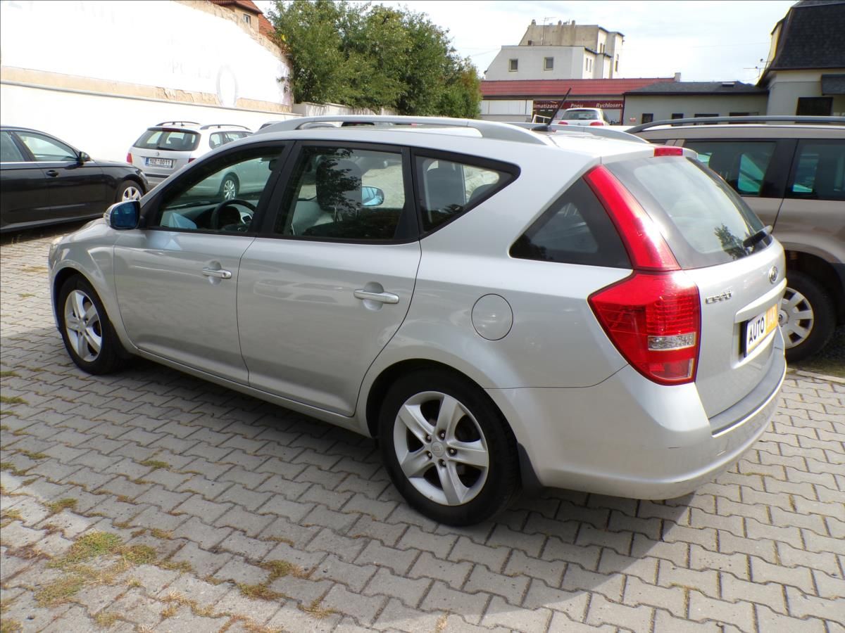 Kia Cee´d, 1,6 CRDi 16V  KLIMATIZACE - fotka 6