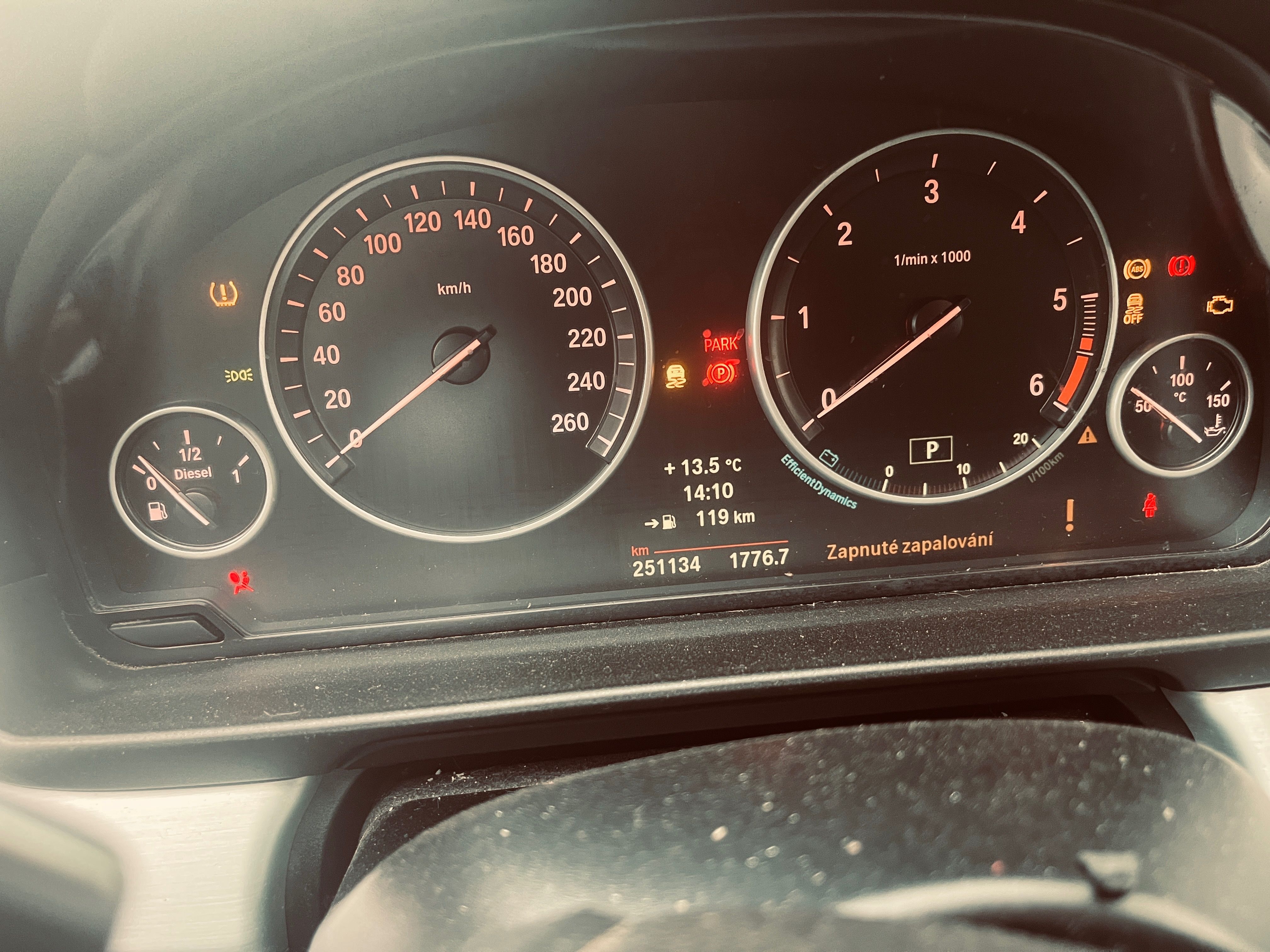 BMW Řada 5, 520d - fotka 5