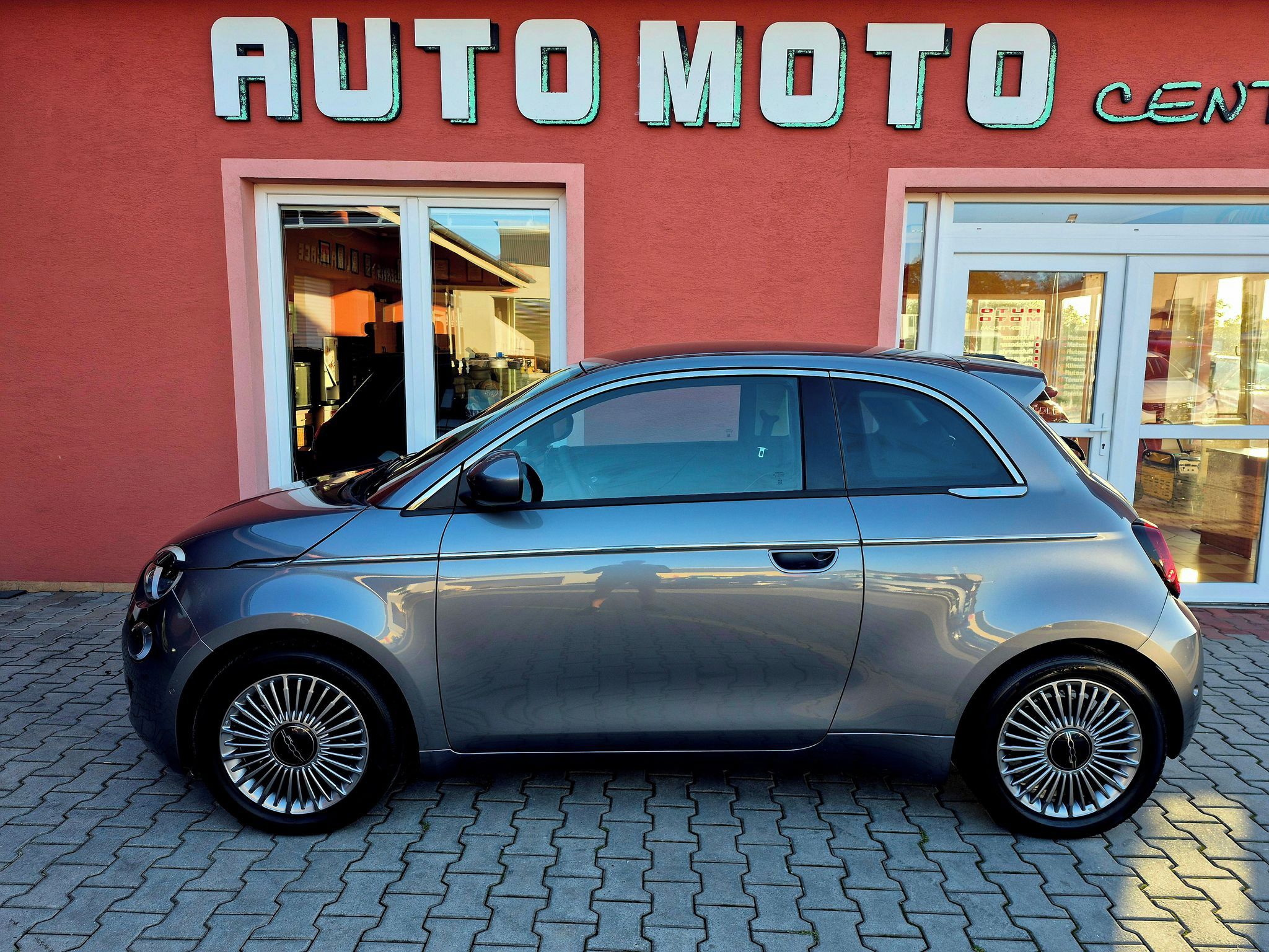 Fiat 500E, 42kwh 87KW ICON (ODPOČET DPH) - fotka 2
