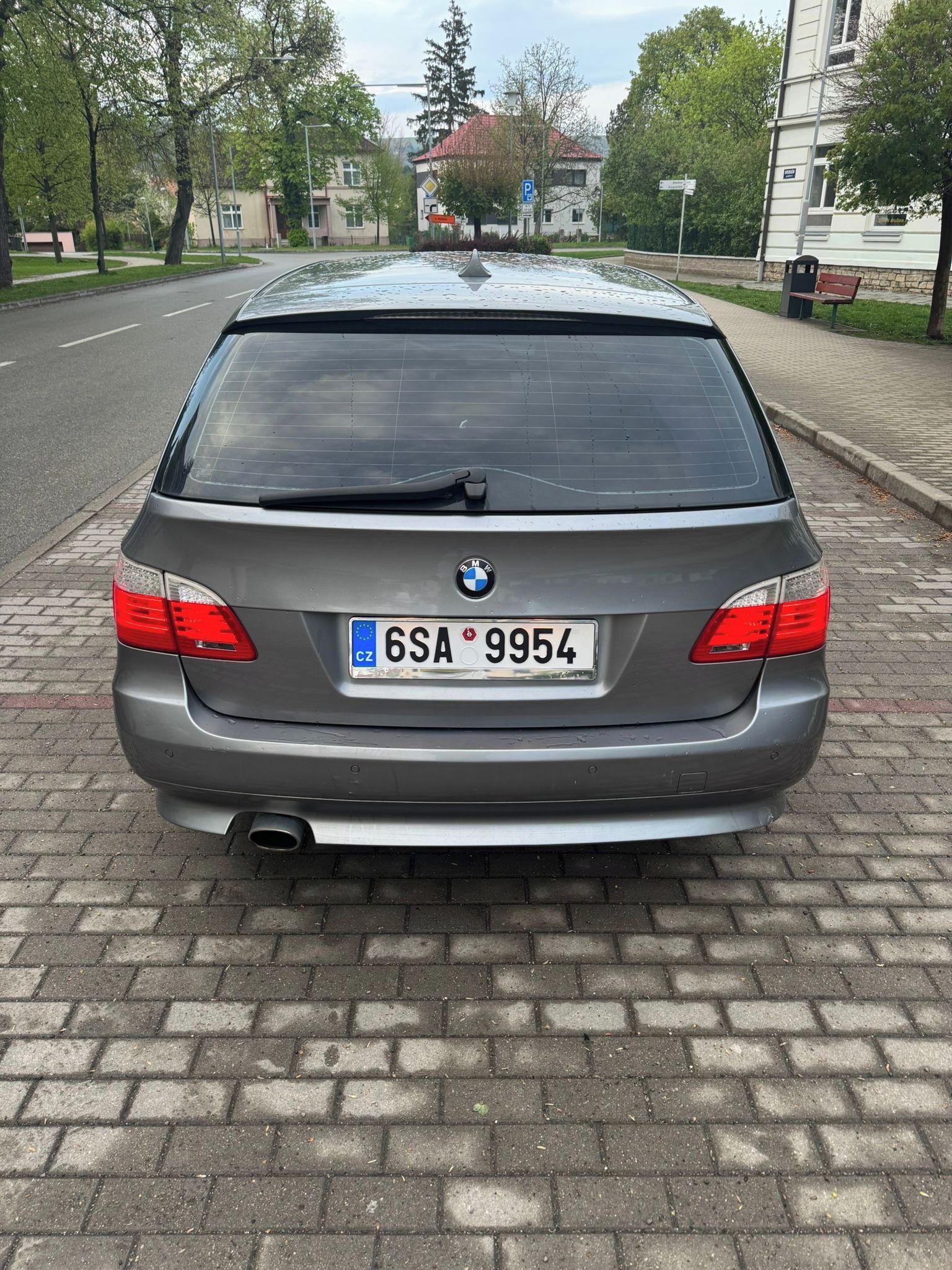 BMW Řada 5, 520d 120Kw. Celorocni Top Stav - fotka 5