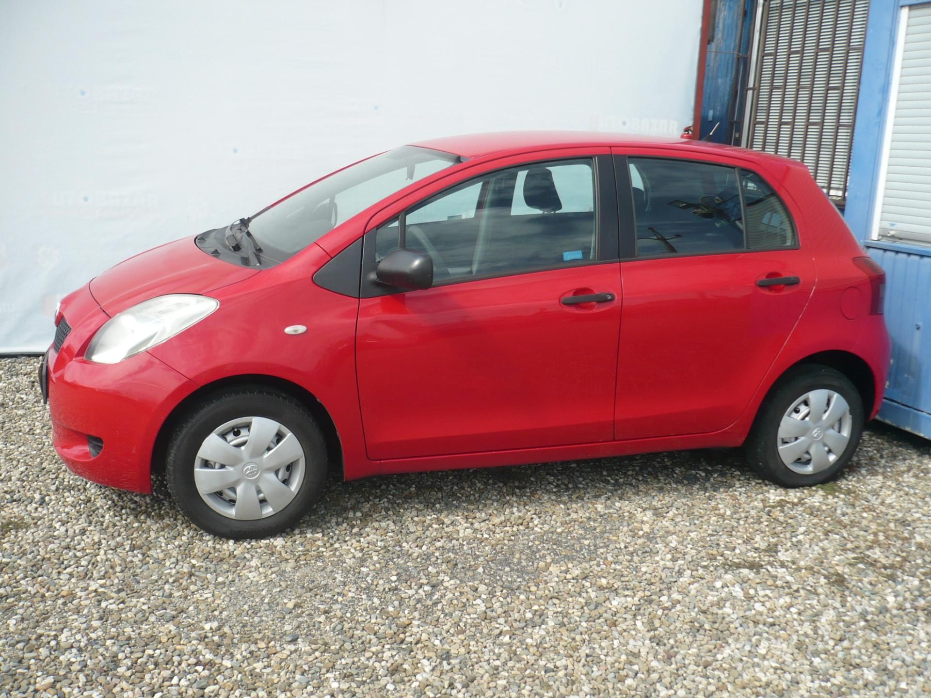 Toyota Yaris, 1.0i 51Kw - fotka 3