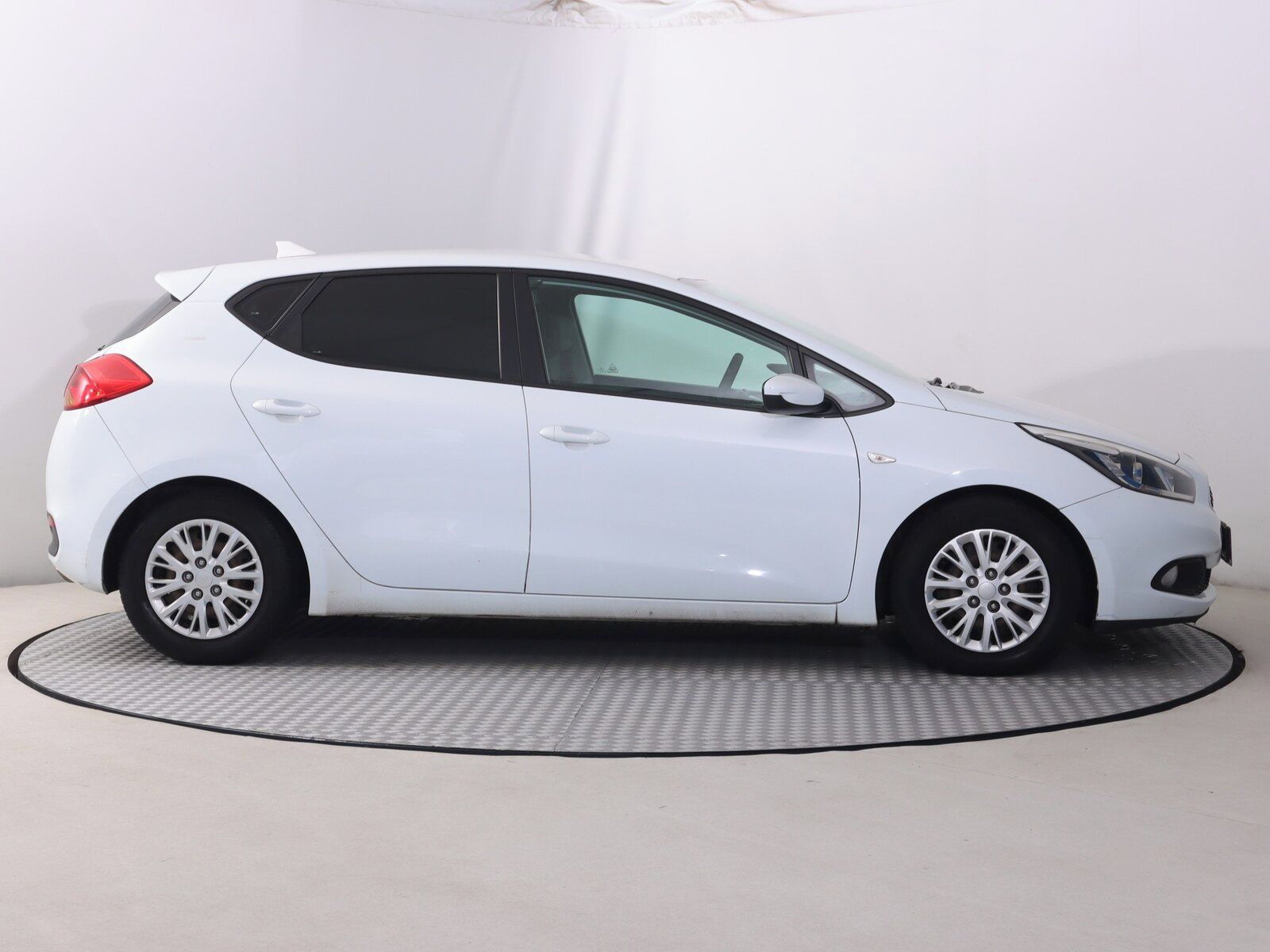 Kia Cee´d, 1.4 CRDi, Silver - fotka 6