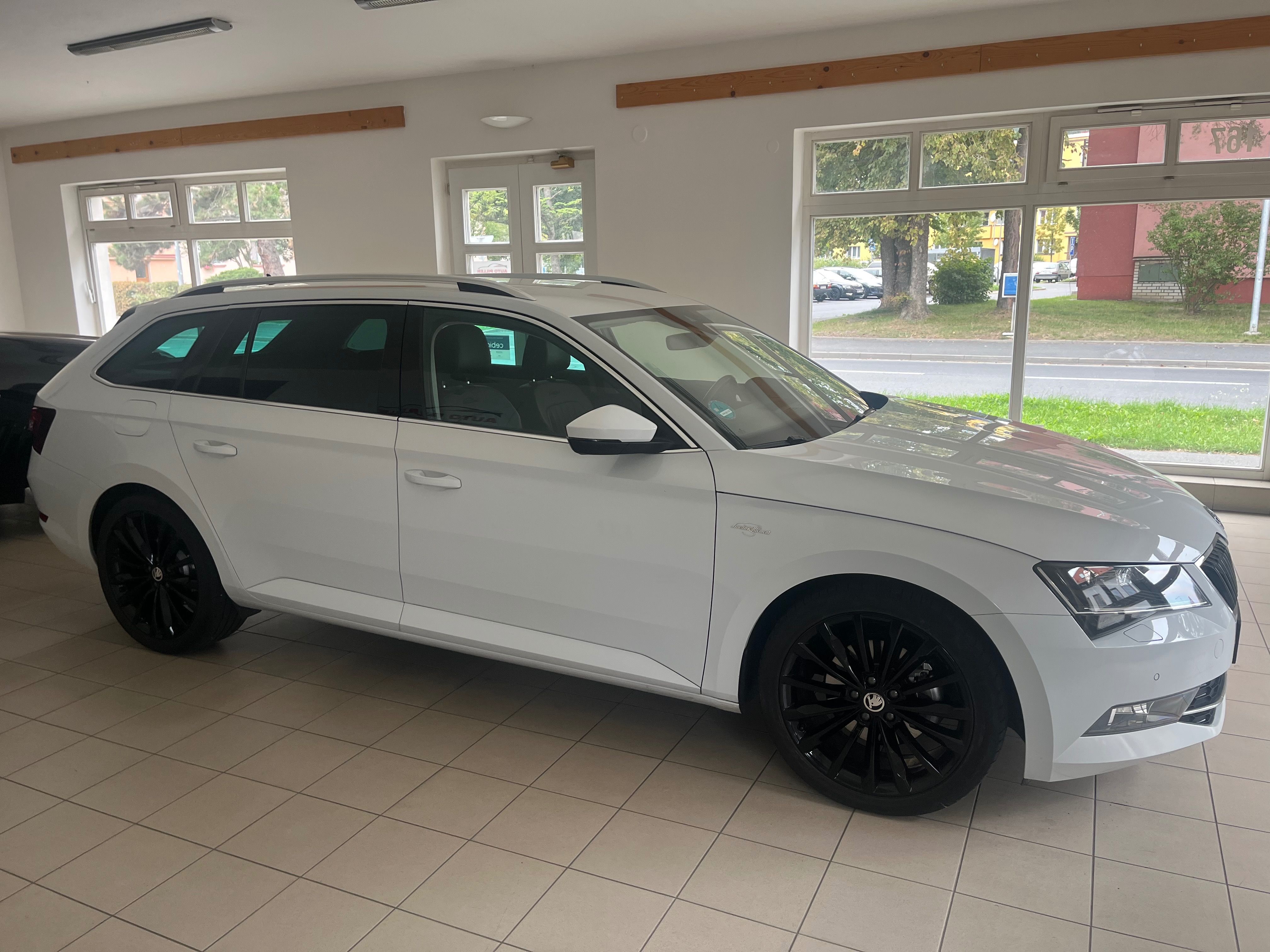 Škoda Superb, Laurin & Klement 2,0 Tdi 140kw - fotka 4