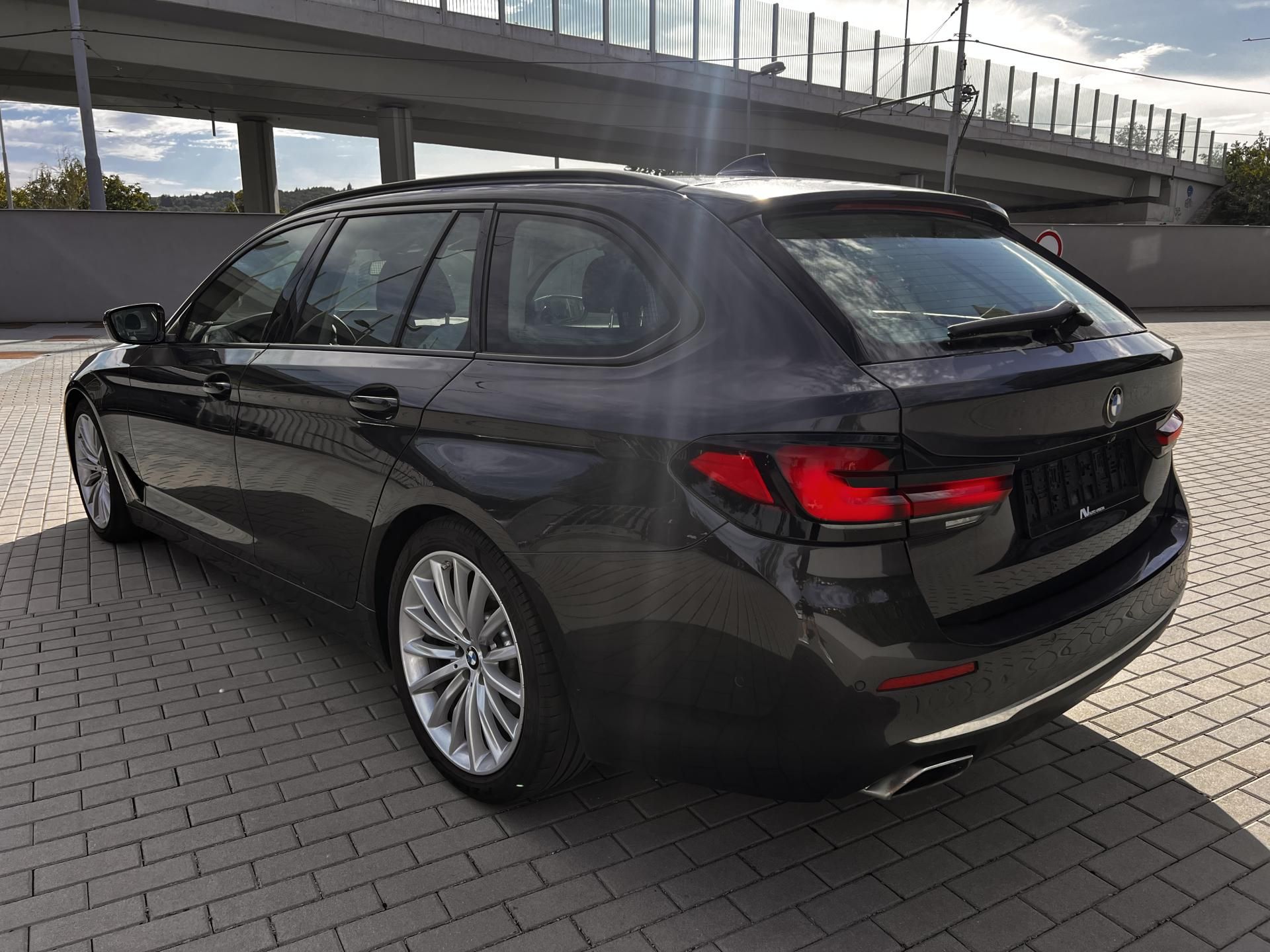 BMW Řada 5, 540d xDrive M-technic HUD - fotka 5