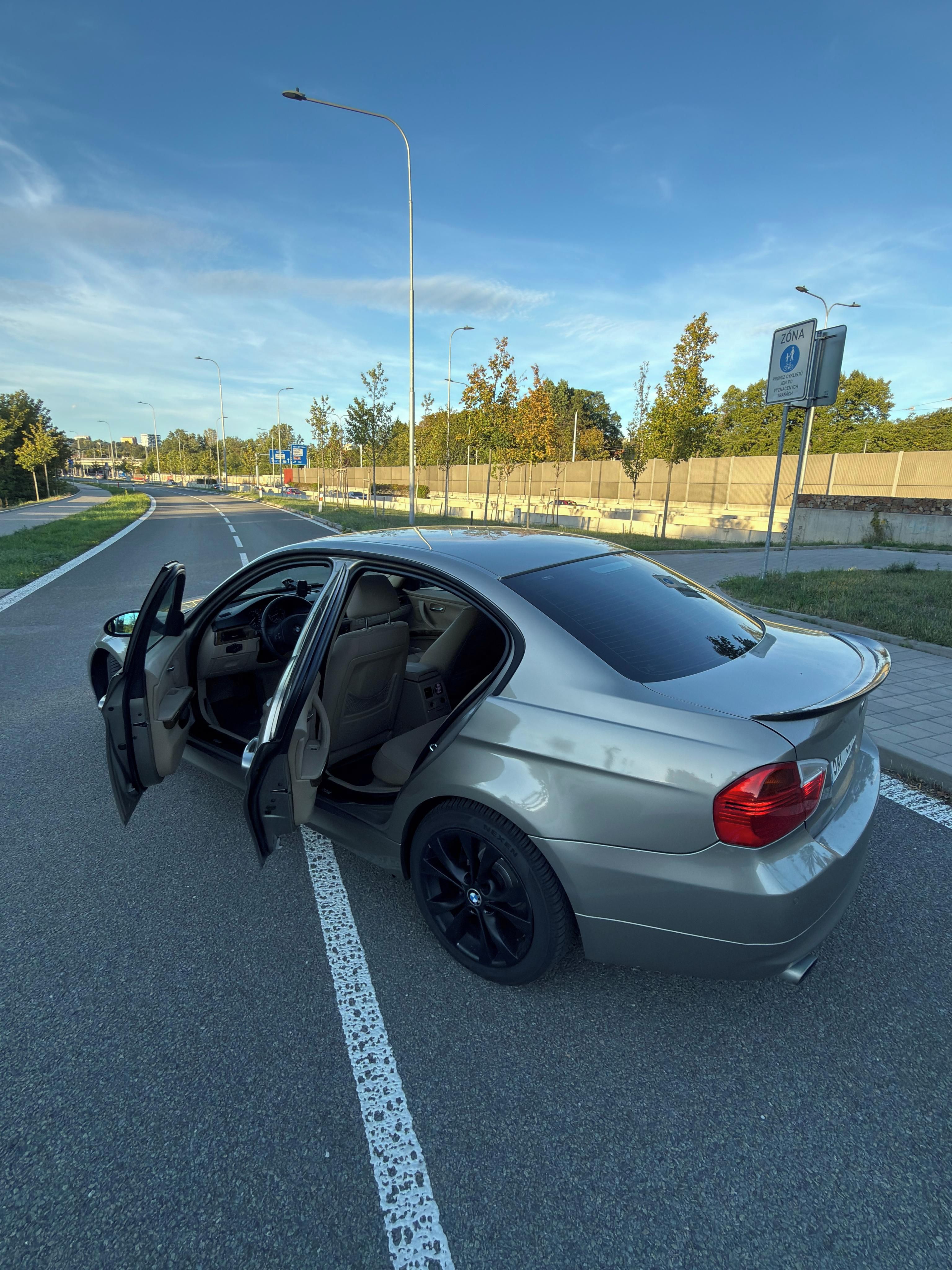 BMW Řada 3, BMW E90 320i - 2.0 Benzin - fotka 2