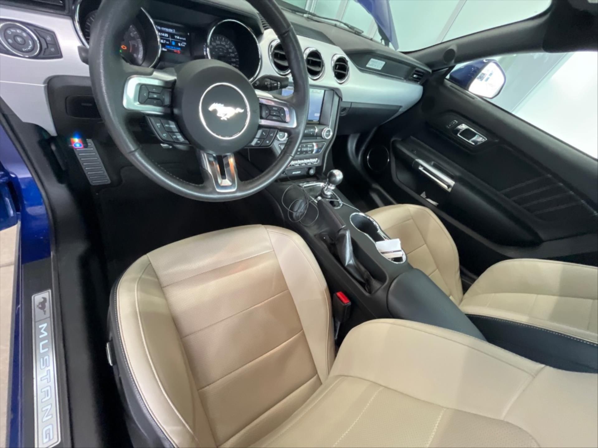 Ford Mustang, 2,3 EB 233kW CZ Serv.Kniha - fotka 3