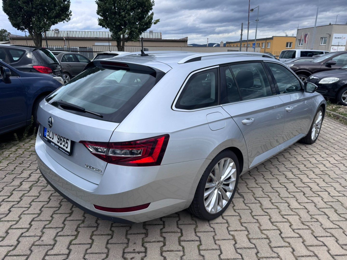 Škoda Superb, 2,0 TDI 110 KW MANUÁL 2. MAJ. - fotka 6