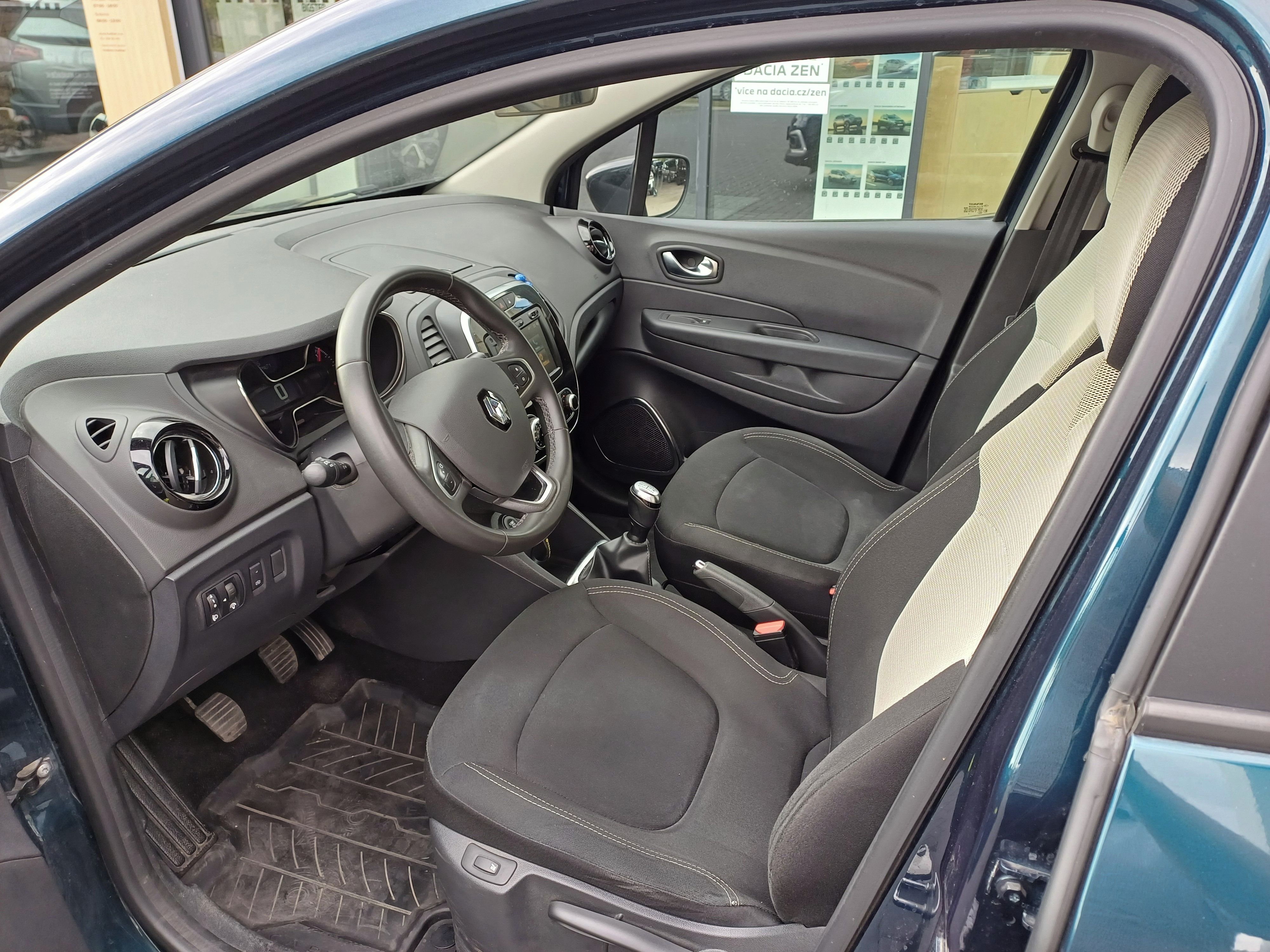 Renault Captur, 0.9, 66 kW - fotka 6