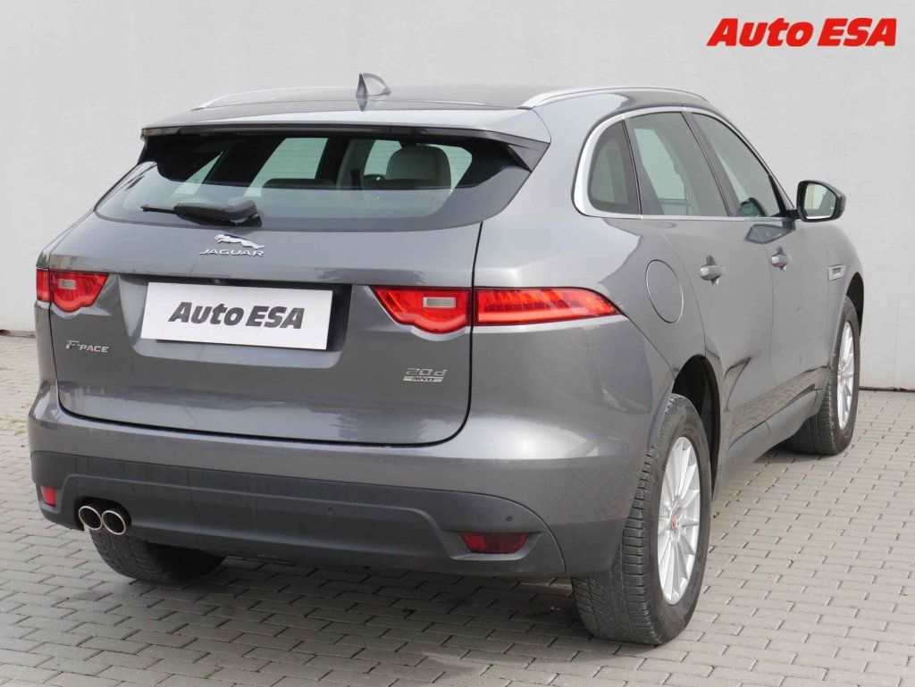 Jaguar F-Pace, 2.0D 4x4,ČR,AT,bixenon - fotka 4
