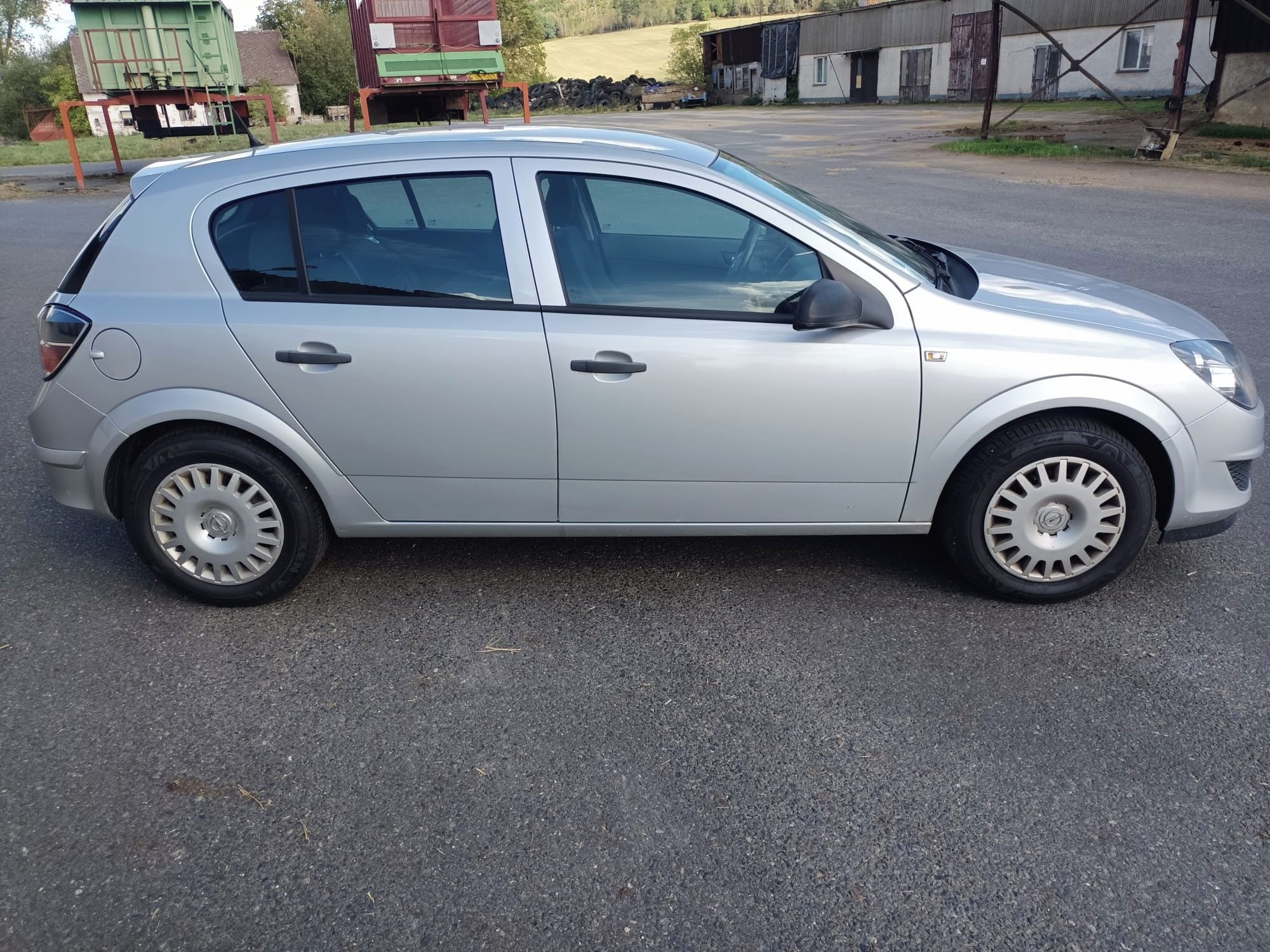 Opel Astra, H 1.4 66Kw RV.2009 - NOVÁ STK - fotka 6