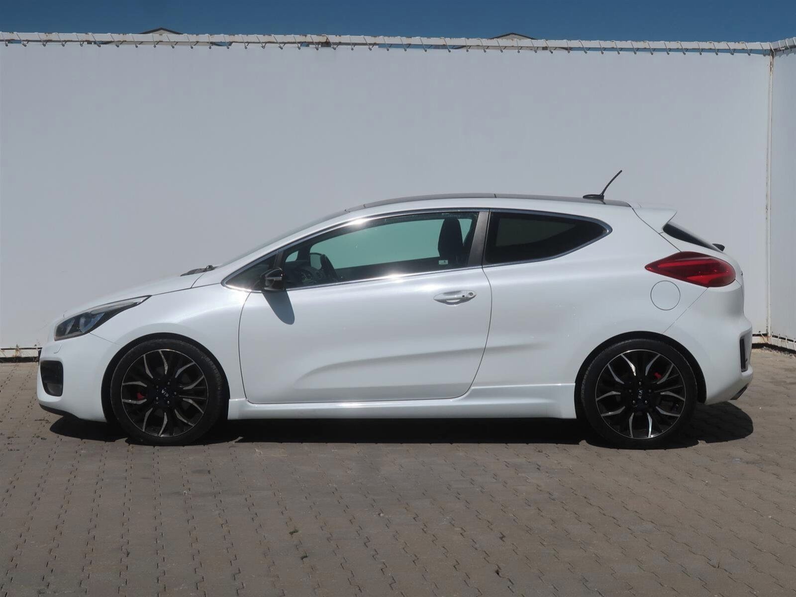 Kia Pro_cee´d, GT 1.6 T-GDI, Serv.kniha - fotka 3