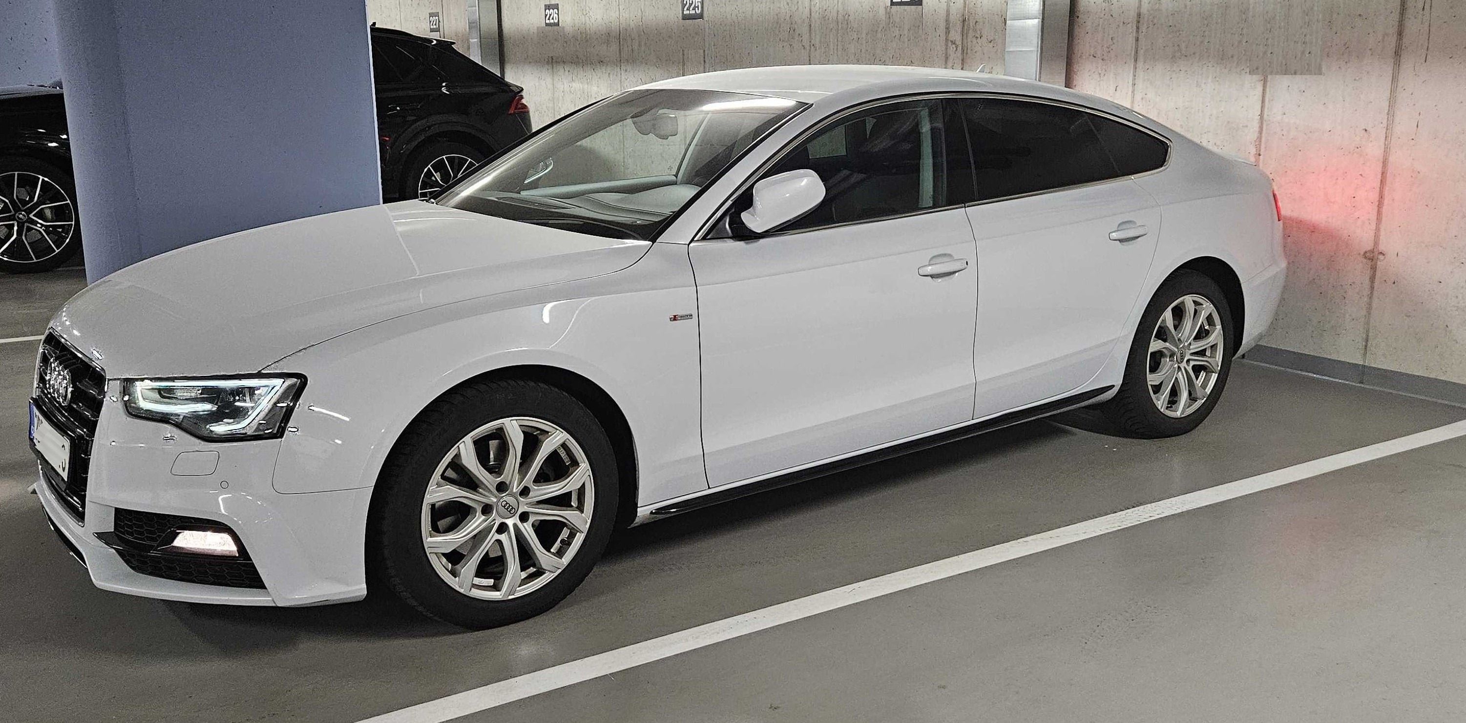 Audi A5, 2.0 TDI, S-line, Nez. topení - fotka 3