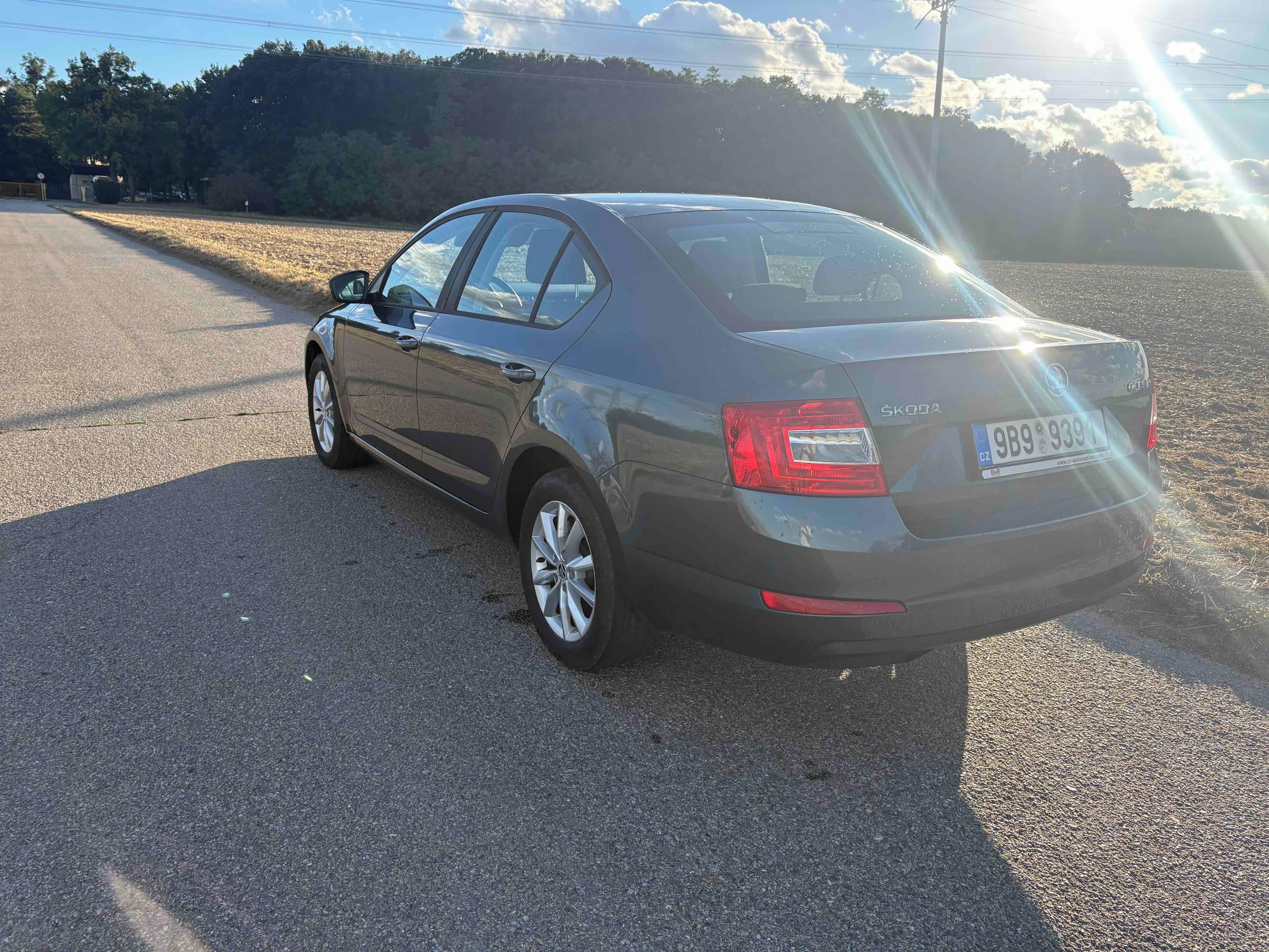 Škoda Octavia, 1,6 tdi SERVISOVÁNO - fotka 4