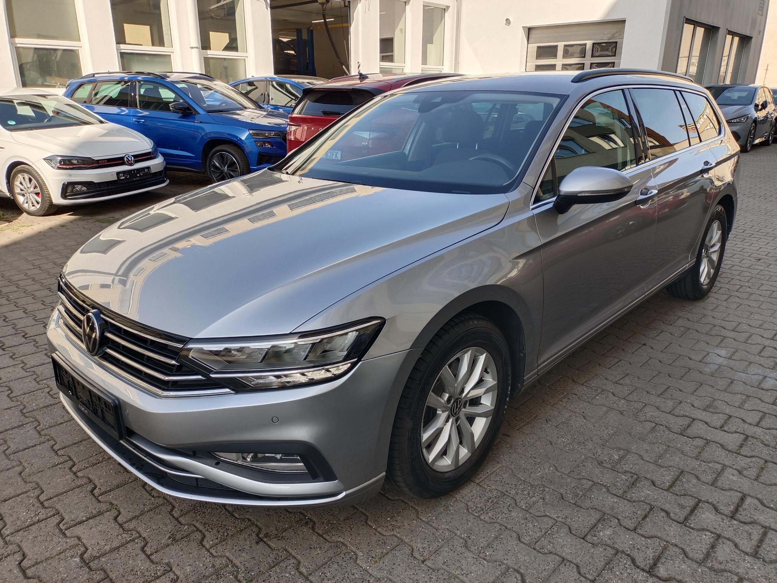Volkswagen Passat Variant, 2.0 TDI 110kW DSG / Tažné - fotka 3
