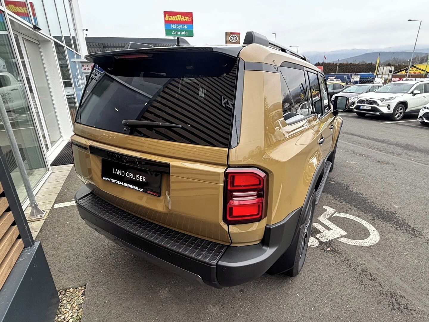 Toyota Land Cruiser, Executive Skyview - fotka 6