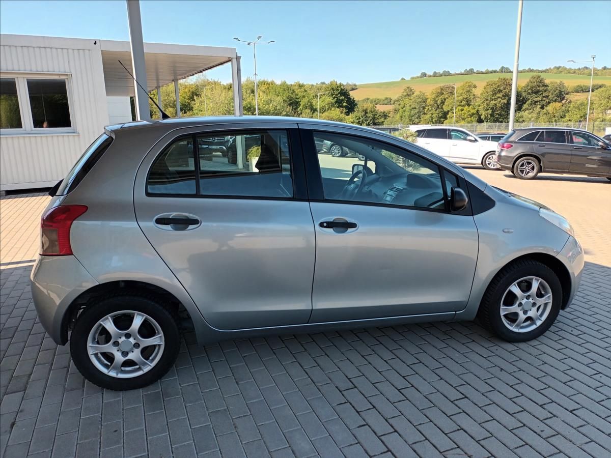 Toyota Yaris, 1,3 VVT-i,64KW,ČR,KLIMA, - fotka 4