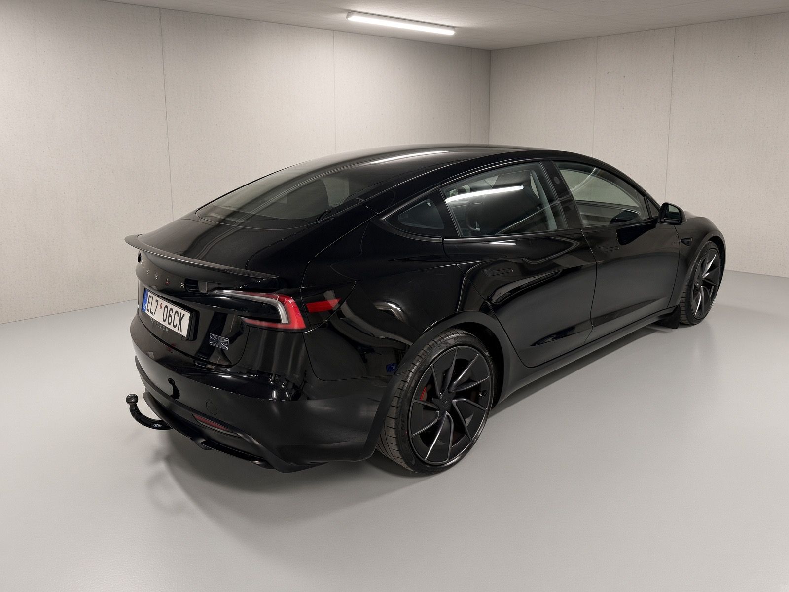 Tesla Model 3 - fotka 4