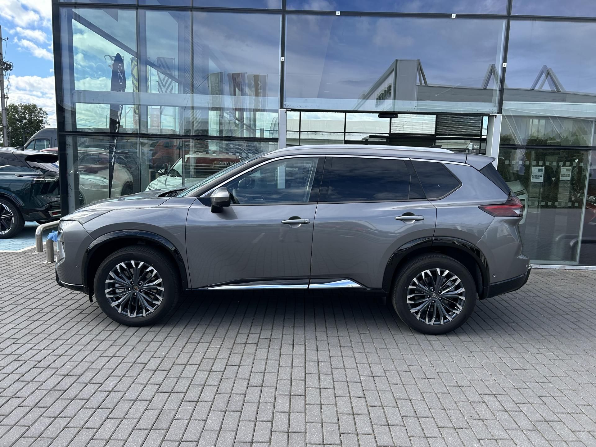 Nissan X-Trail, E-POWER 213HP 4x4 Tekna + Bose - fotka 3