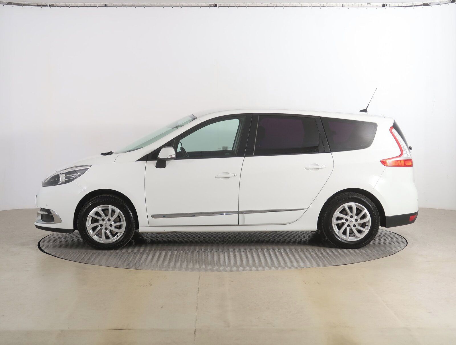 Renault Grand Scénic, 1.2 TCe, 7 míst - fotka 3