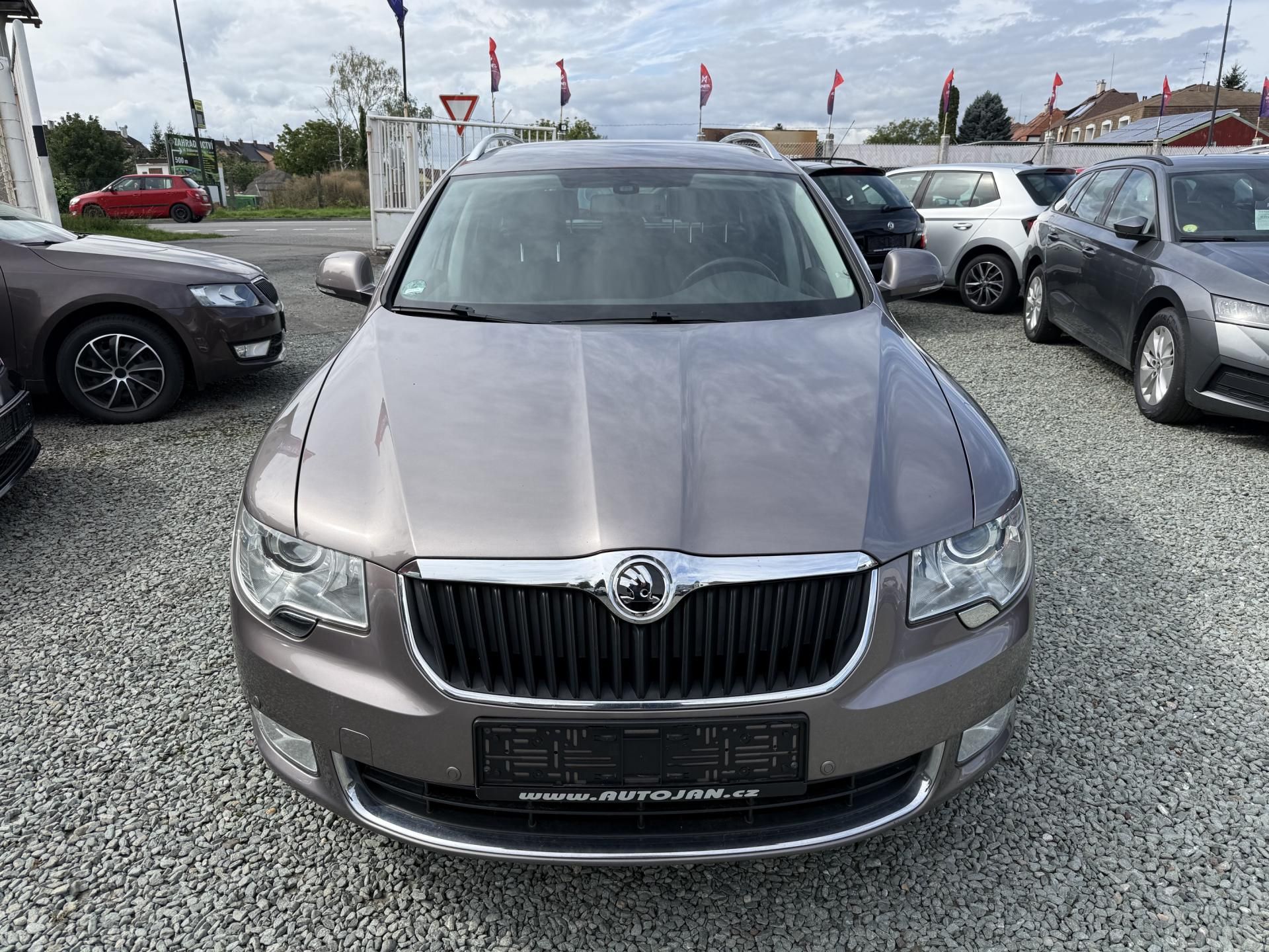 Škoda Superb, 1.4 TSI ELEGANCE - fotka 2