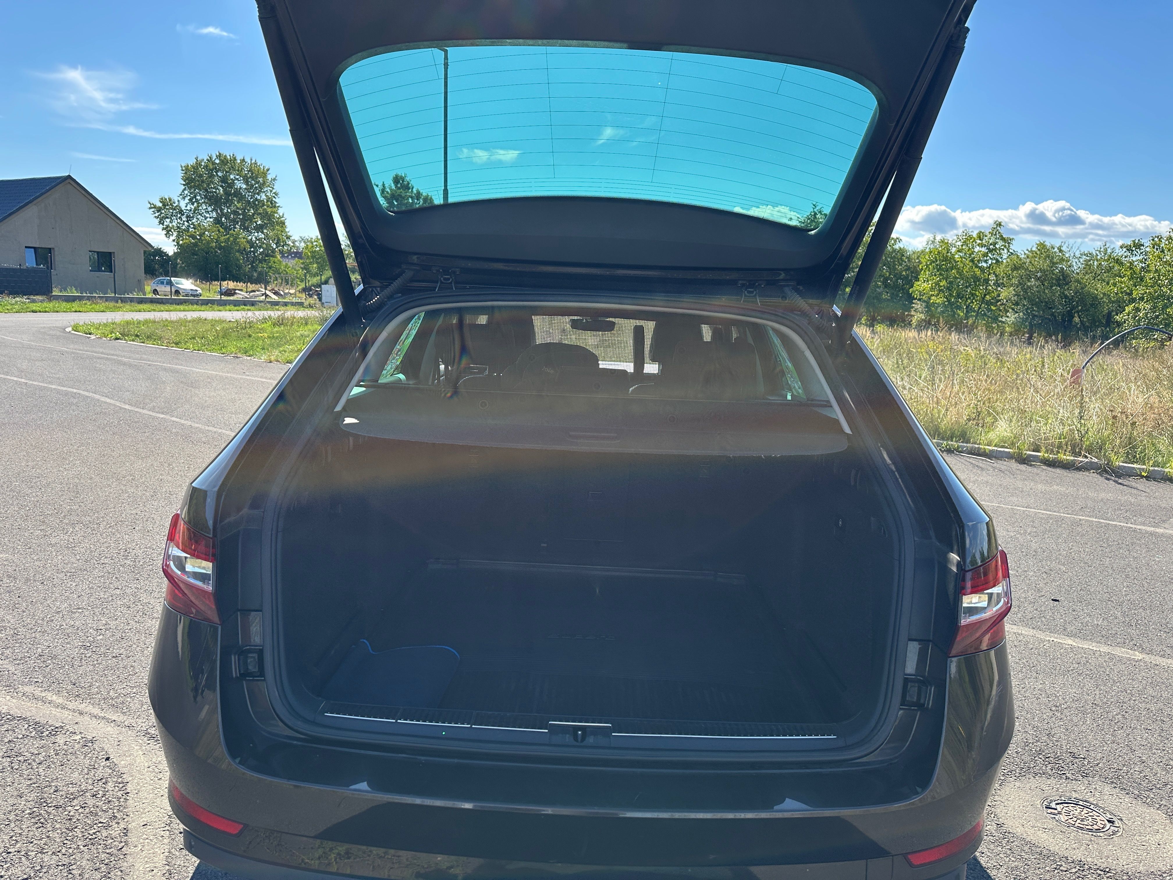 Škoda Superb, Škoda Superb 2.0tdi 140kw DSG - fotka 6