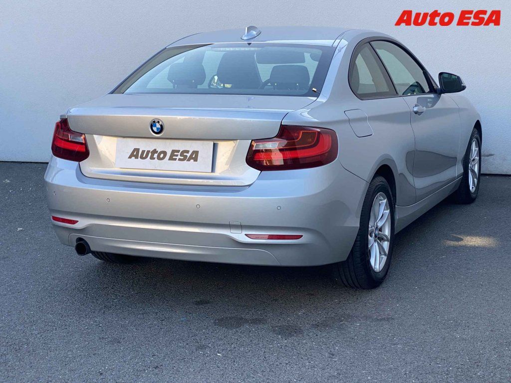 BMW Řada 2, 2.0i 220i,AT,kůže - fotka 4