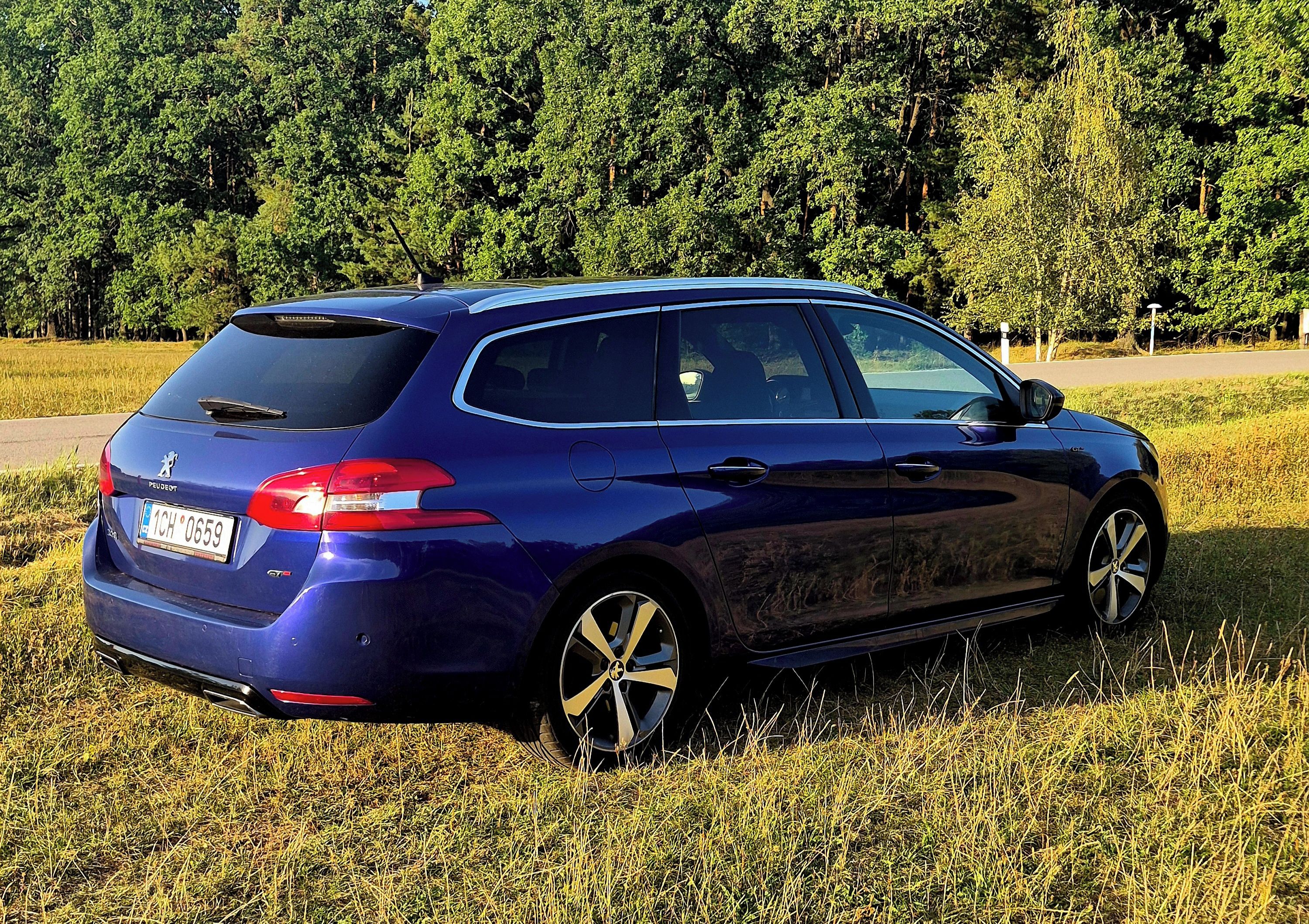 Peugeot 308, 2.0 Blue HDI GT - servisováno - fotka 5