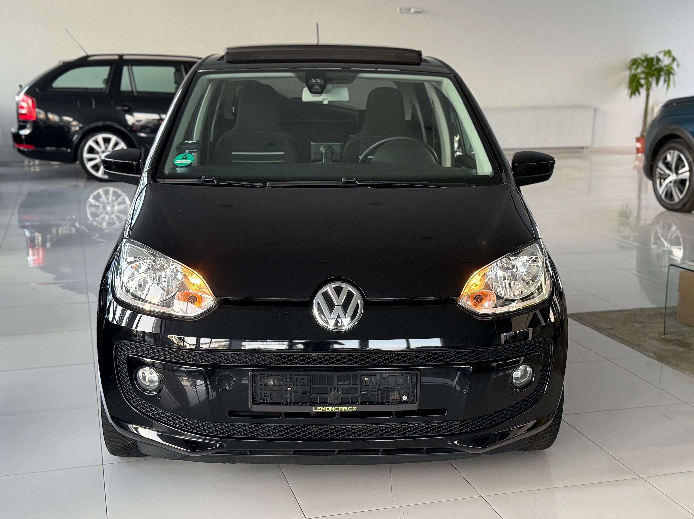 Volkswagen Up!, 1.0 55 kW | 65 529 km | SERVIS - fotka 2