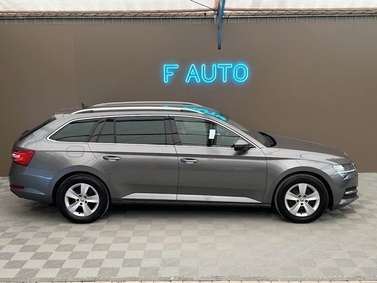 Škoda Superb, Combi 1.5 TSI Ultimate DSG 110 - fotka 2