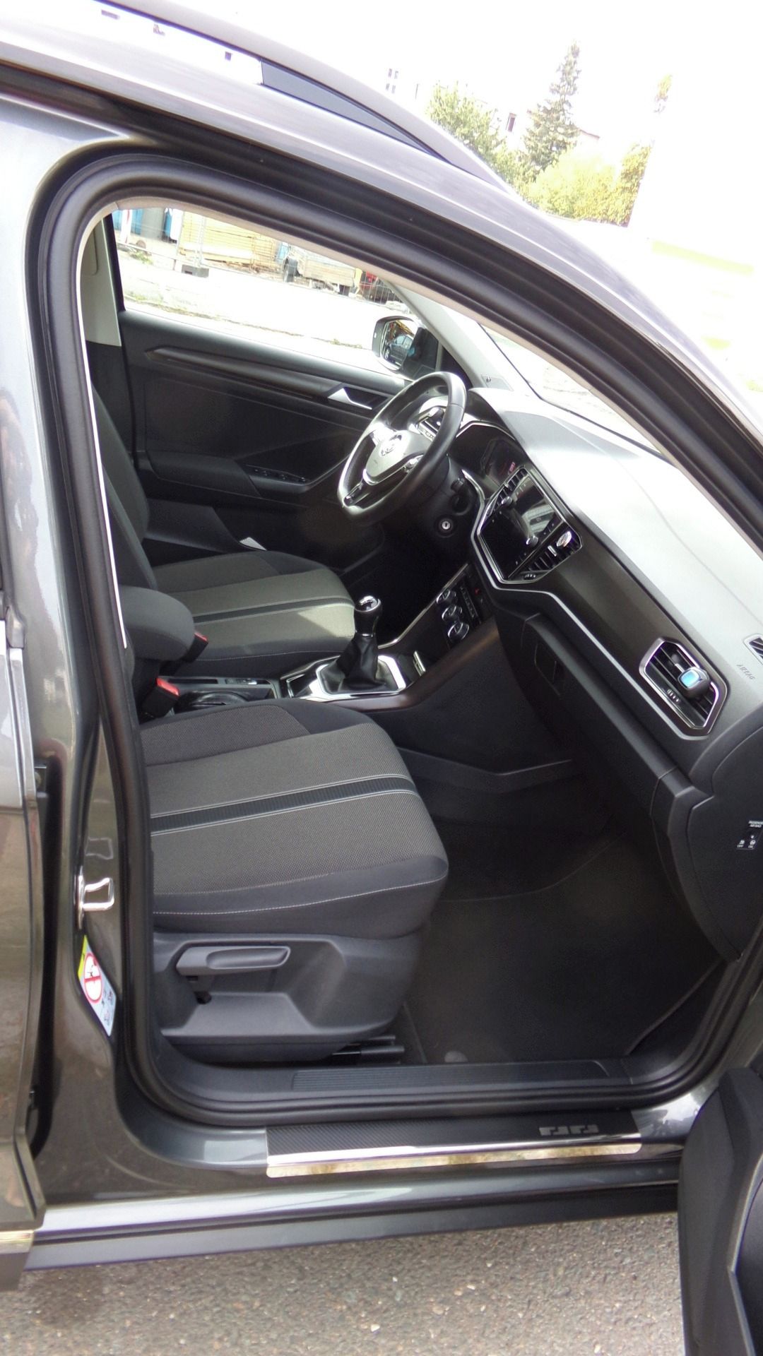 Volkswagen T-Roc, 2.0TDI 110KW serviska, 2. maj. - fotka 5