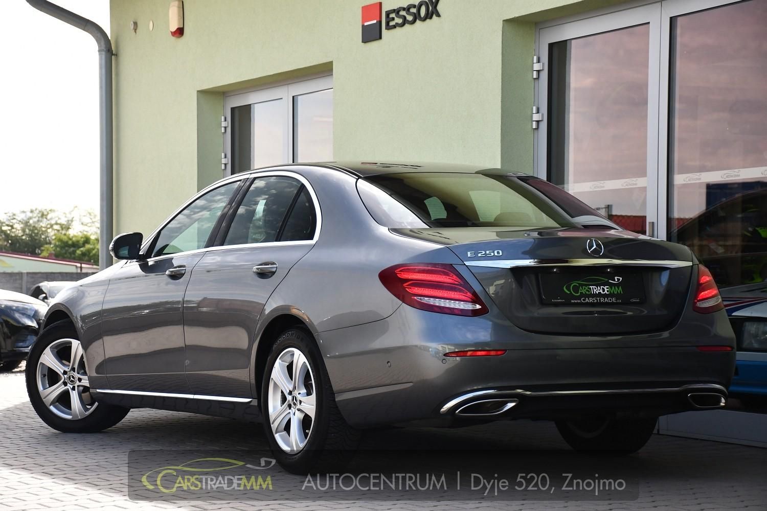 Mercedes-Benz Třídy E, 250CGi LED PDC NAVI - fotka 3
