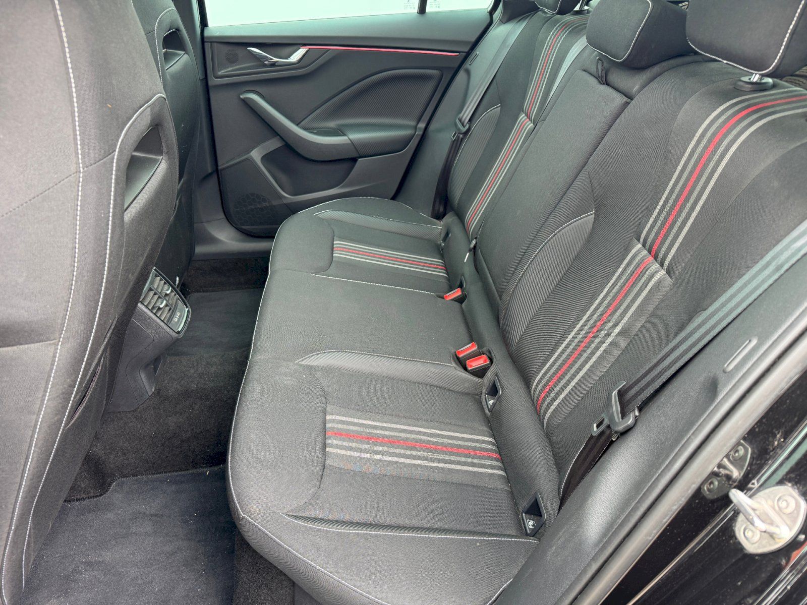 Škoda Scala, 1.0 TSI 85kW Monte Carlo DSG - fotka 6