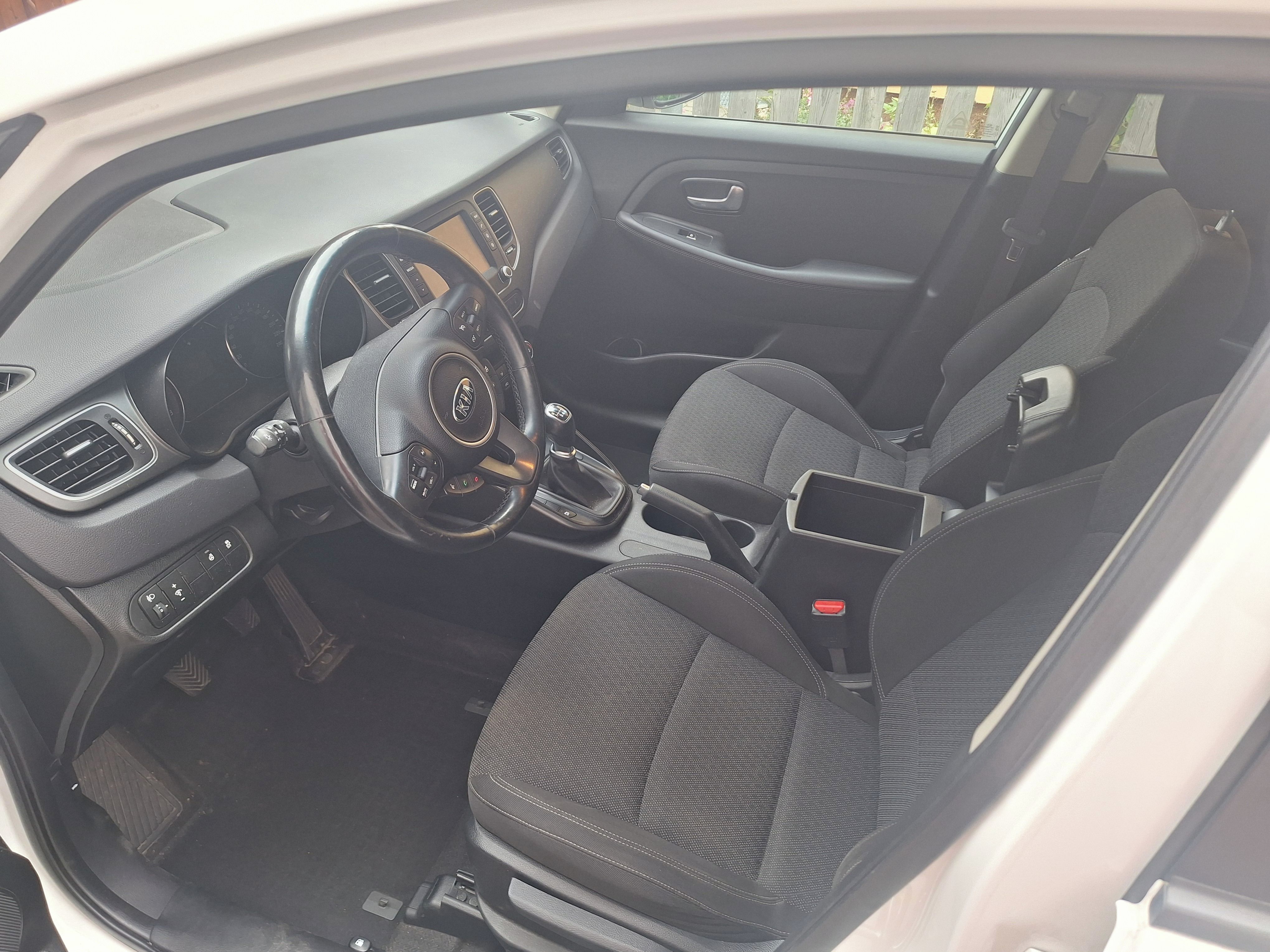 Kia Carens, KIA CARENS 7mist - fotka 6