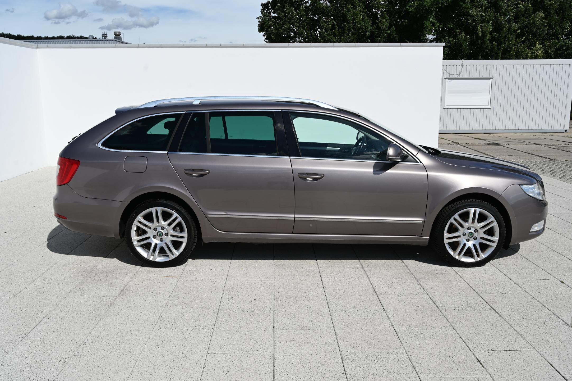 Škoda Superb, 2.0TDI 125KW DSG 3/2011 - fotka 4