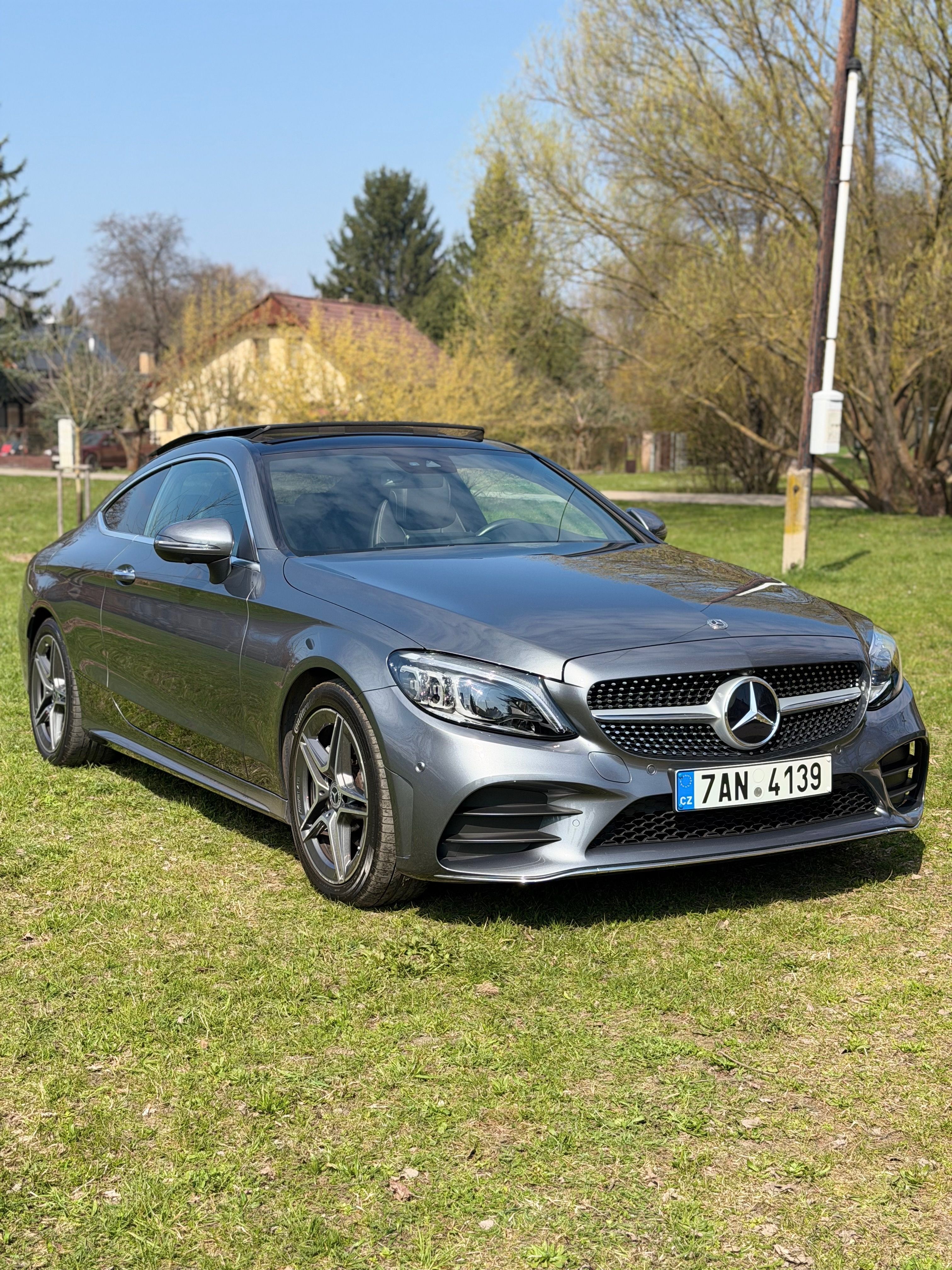 Mercedes-Benz Třídy C, 220d - AMG line - fotka 2