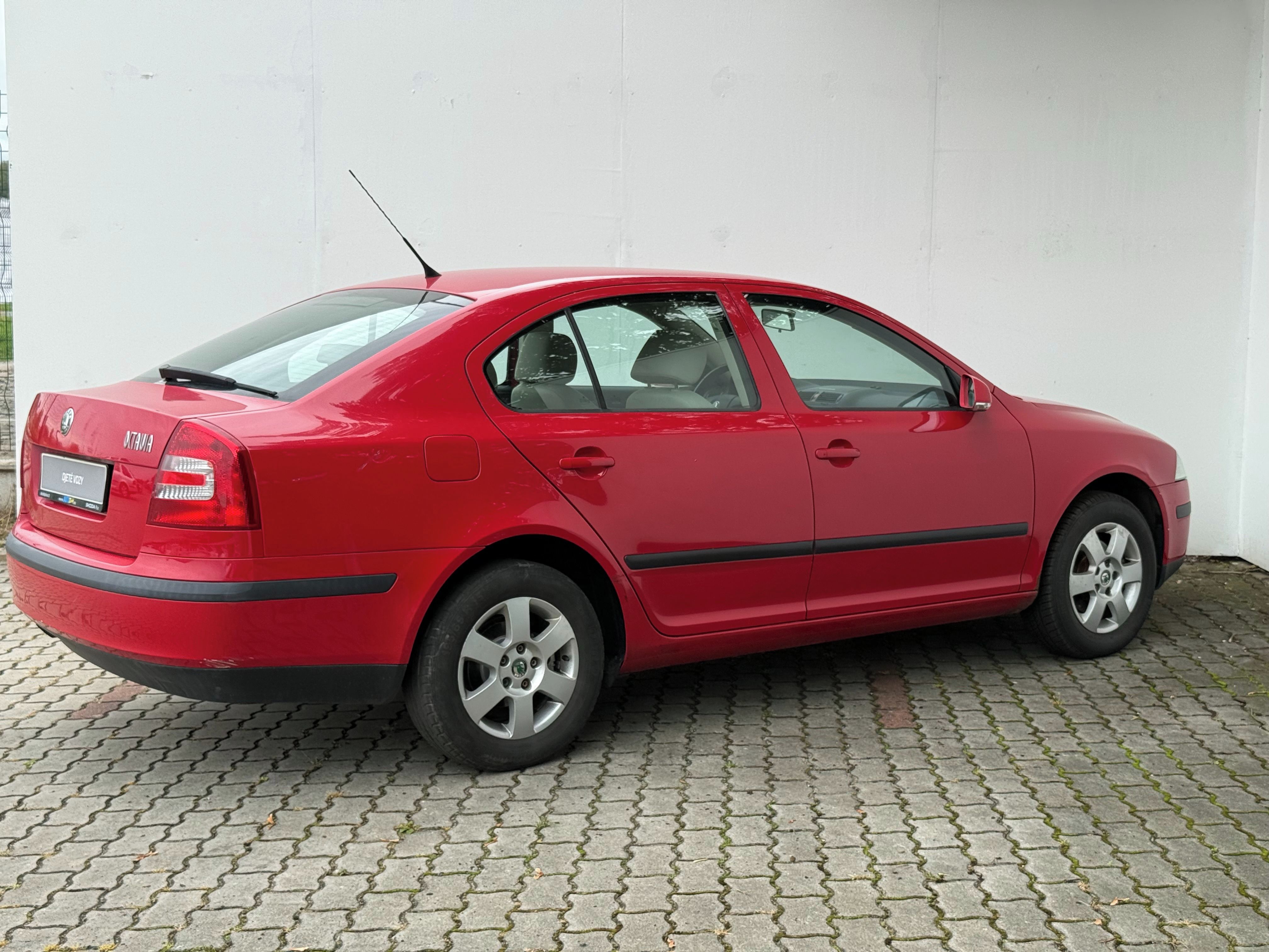 Škoda Octavia, 1,6 MPI / 75 kW Elegance - fotka 5
