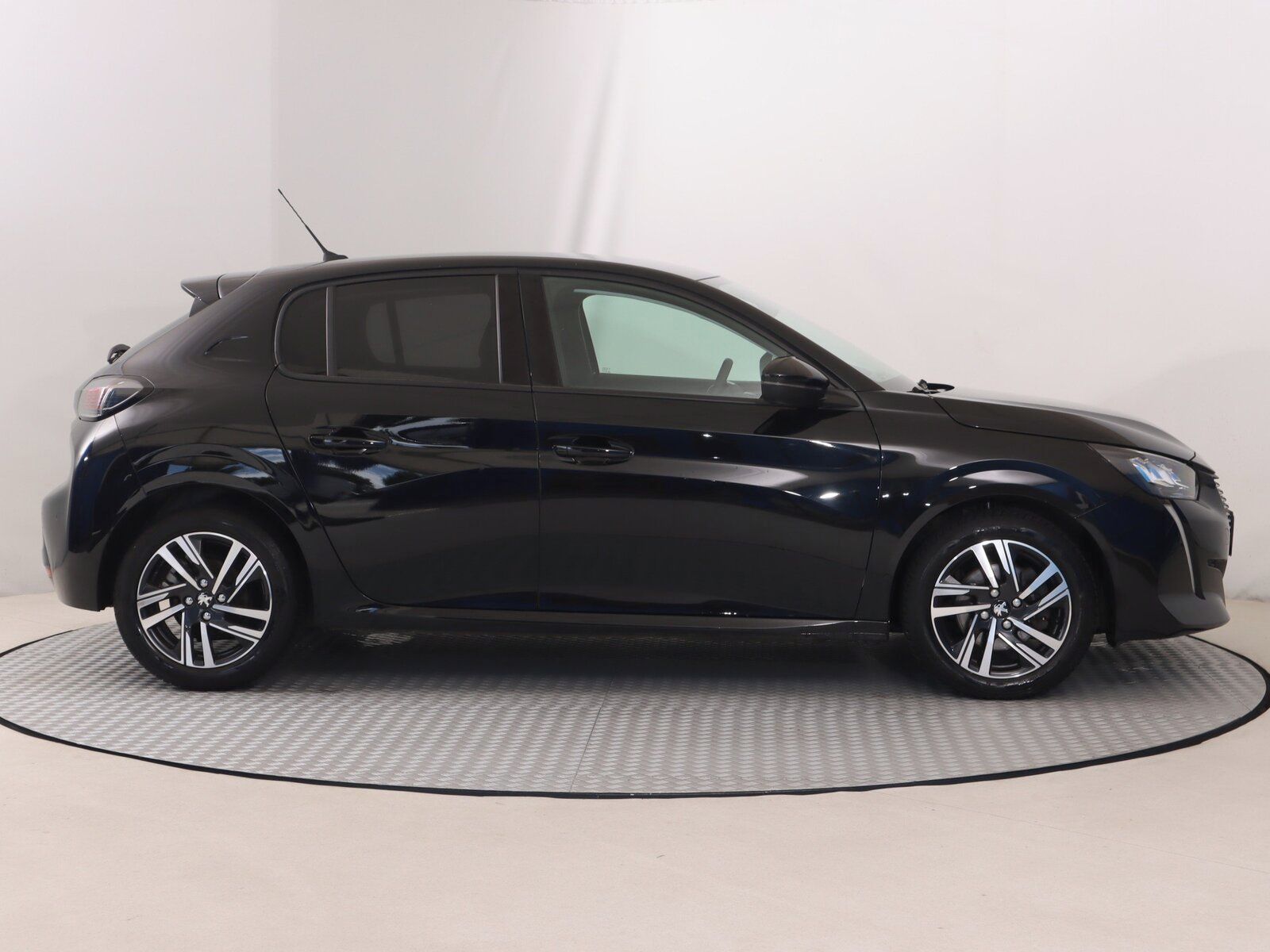 Peugeot 208, 1.2 PureTech, Allure - fotka 6