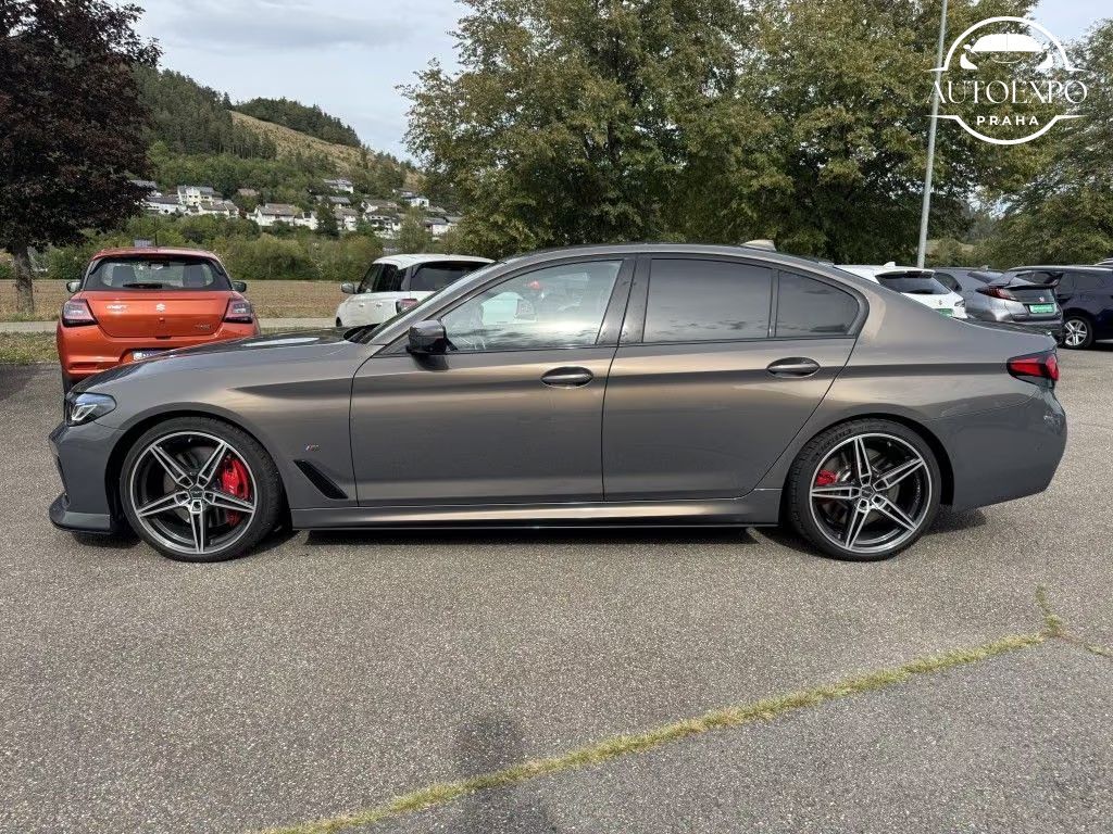 BMW Řada 5, M550i 390KW xDrive - fotka 3
