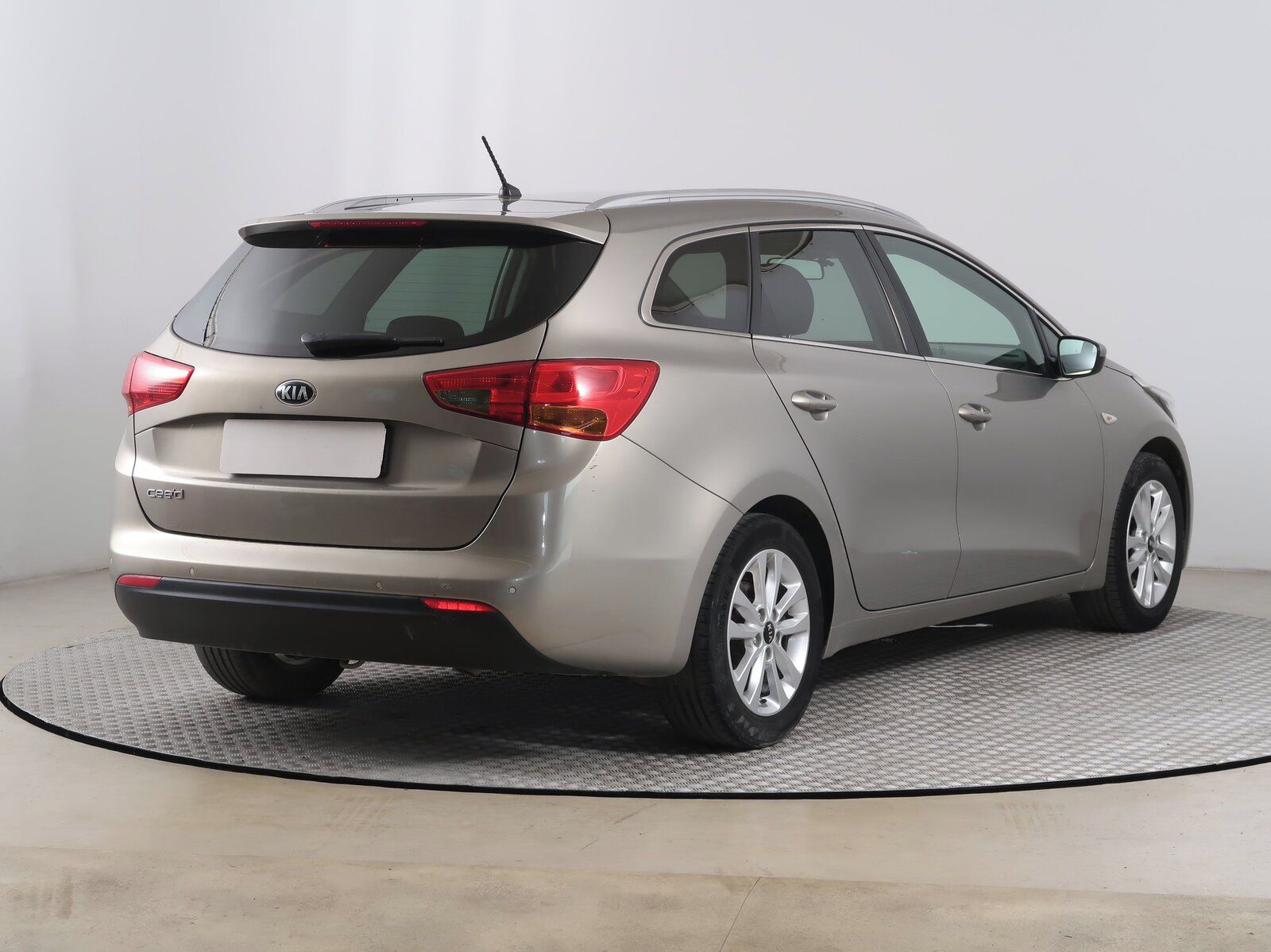 Kia Cee´d, 1.6 GDI, Silver, Serv.kniha - fotka 5