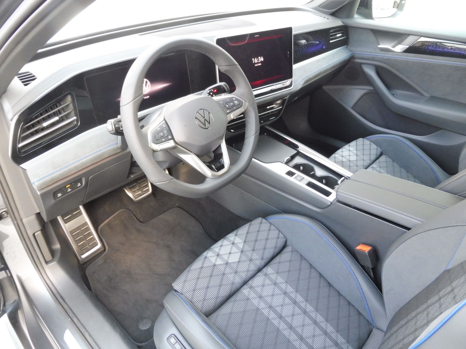 Volkswagen Passat Variant, Variant R-Line 2,0 TDI 110kW D - fotka 6