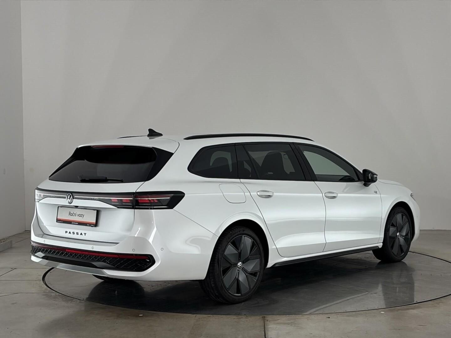 Volkswagen Passat, 1.5 eHybrid / 130 kW R-Line Pe - fotka 2