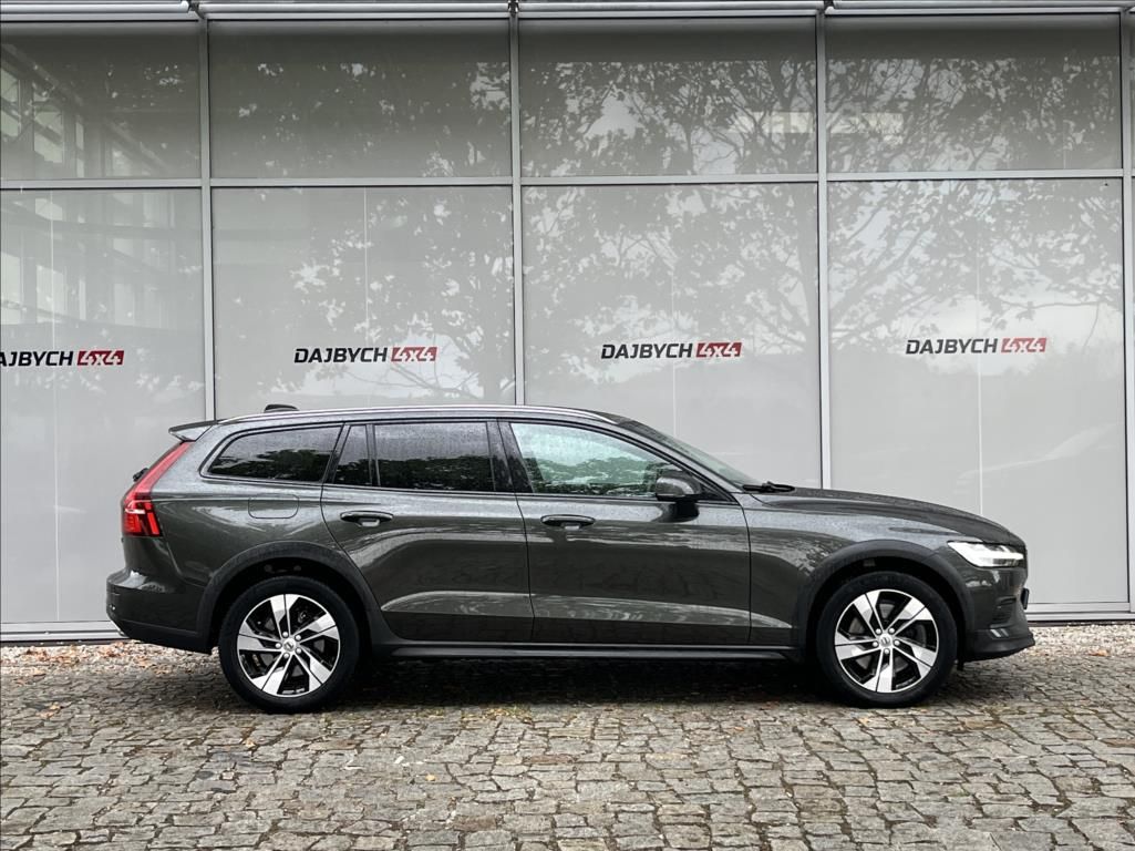 Volvo V60, 2,0 CROSS COUNTRY B4 AWD, DPH - fotka 4