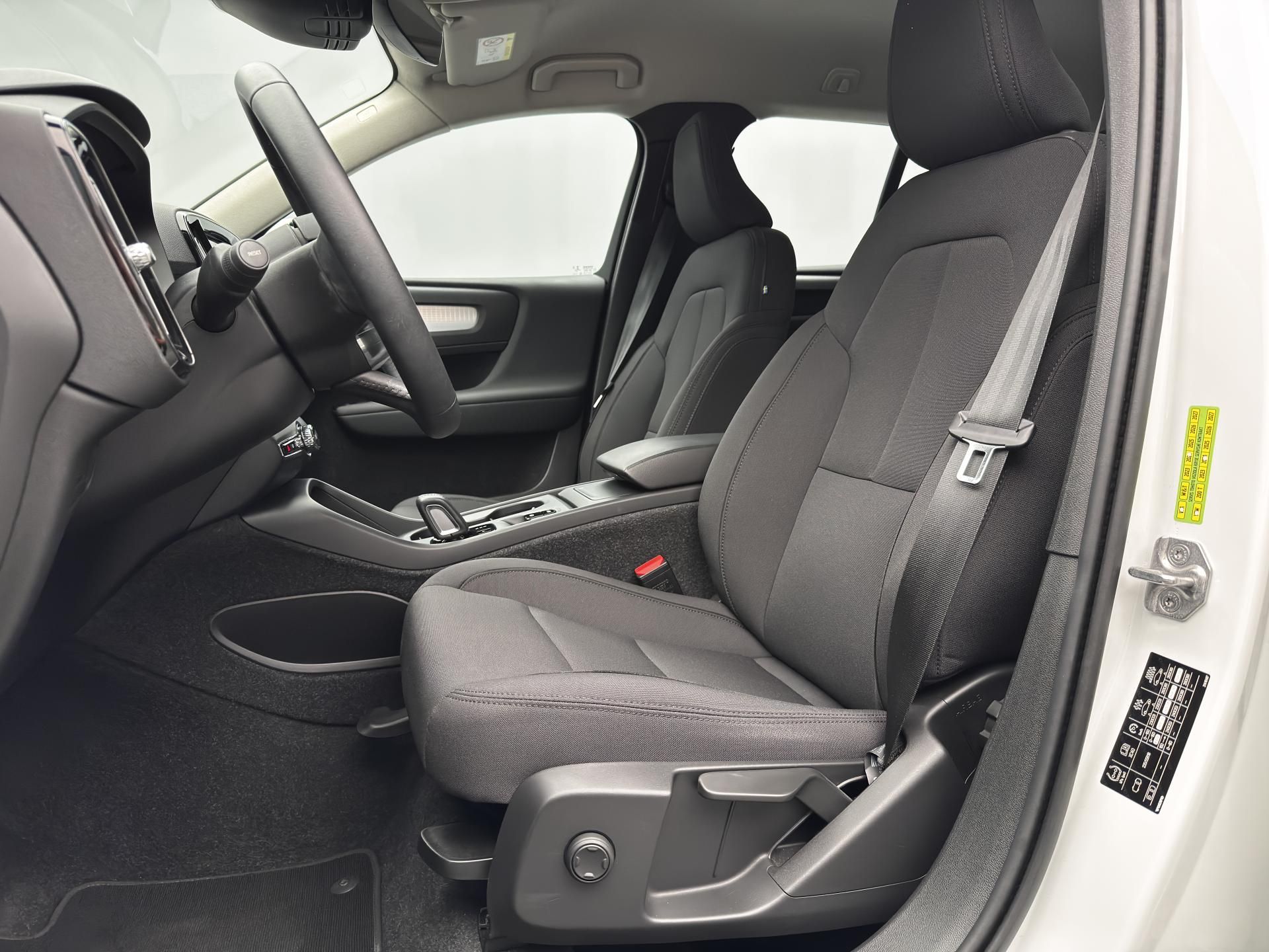 Volvo XC40, B4 AWD MOMNETUM PRO CZ - fotka 3