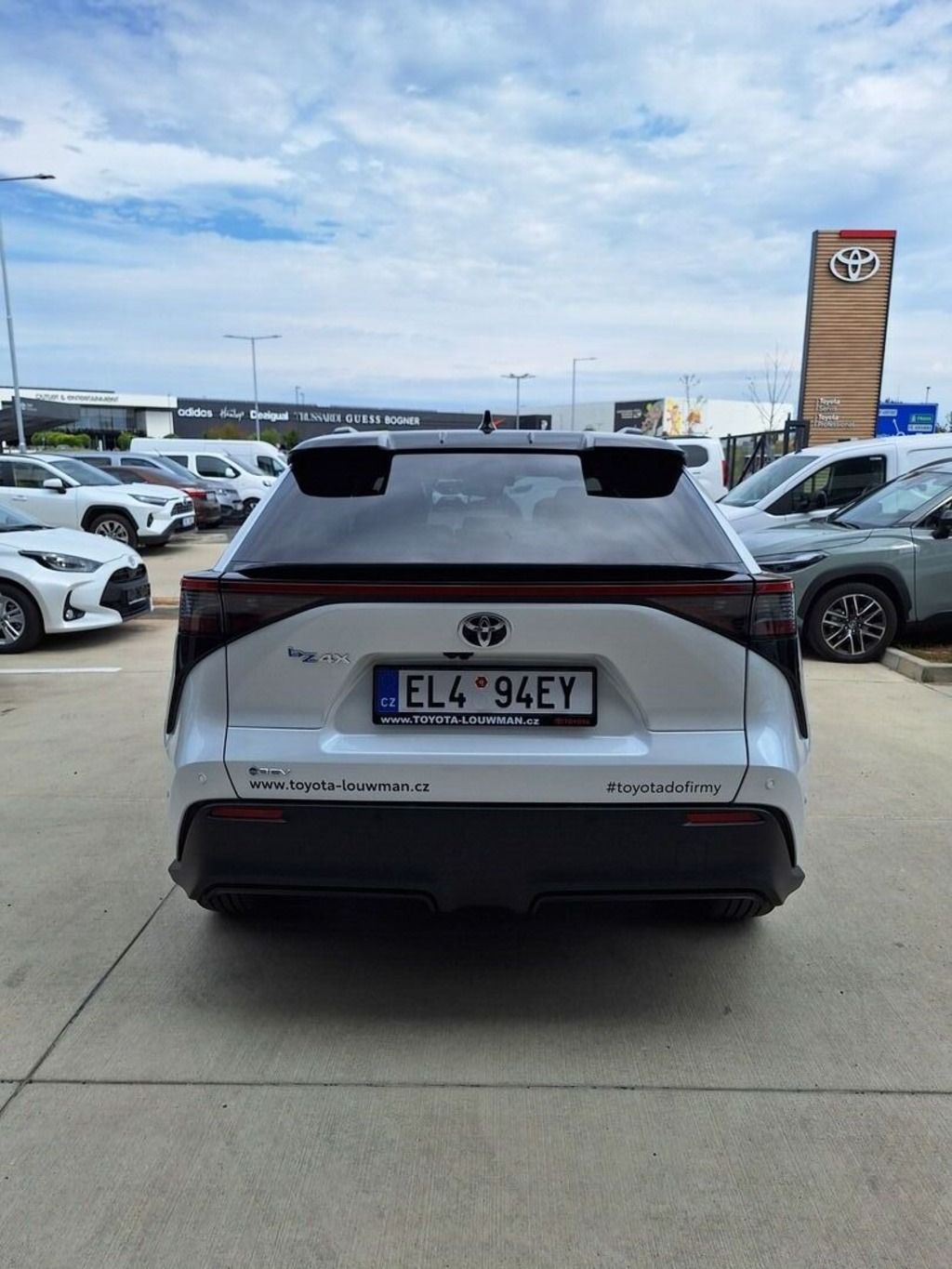 Toyota bZ4X, Executive VIP - fotka 6