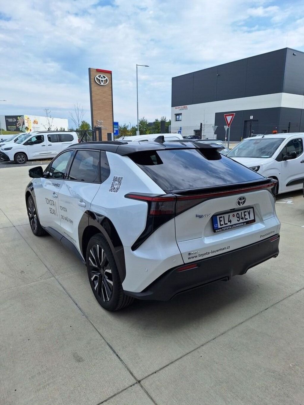 Toyota bZ4X, Executive VIP - fotka 5