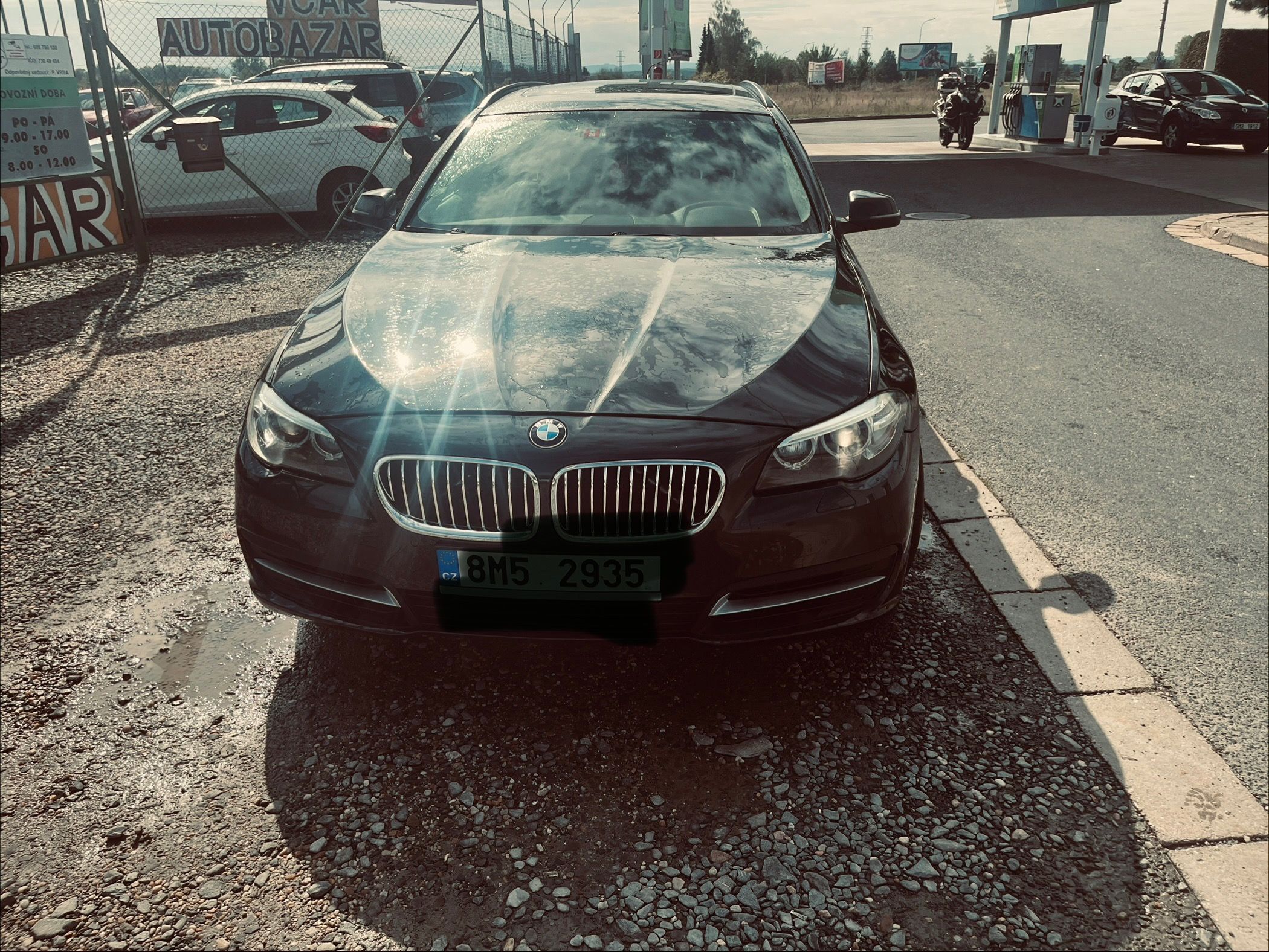 BMW Řada 5, 520d - fotka 2